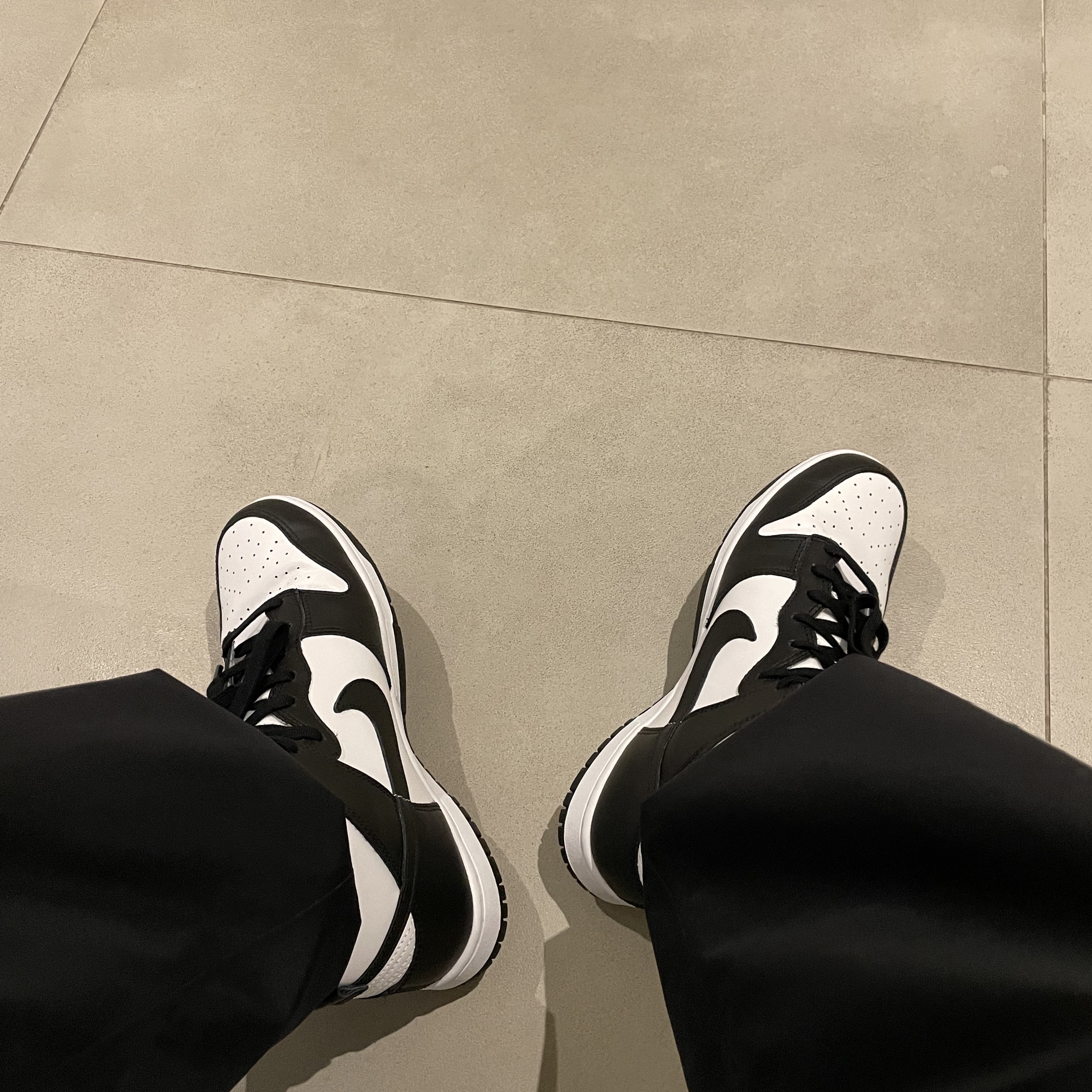 Nike Dunk High Retro Black and White 착용 스타일 - 1