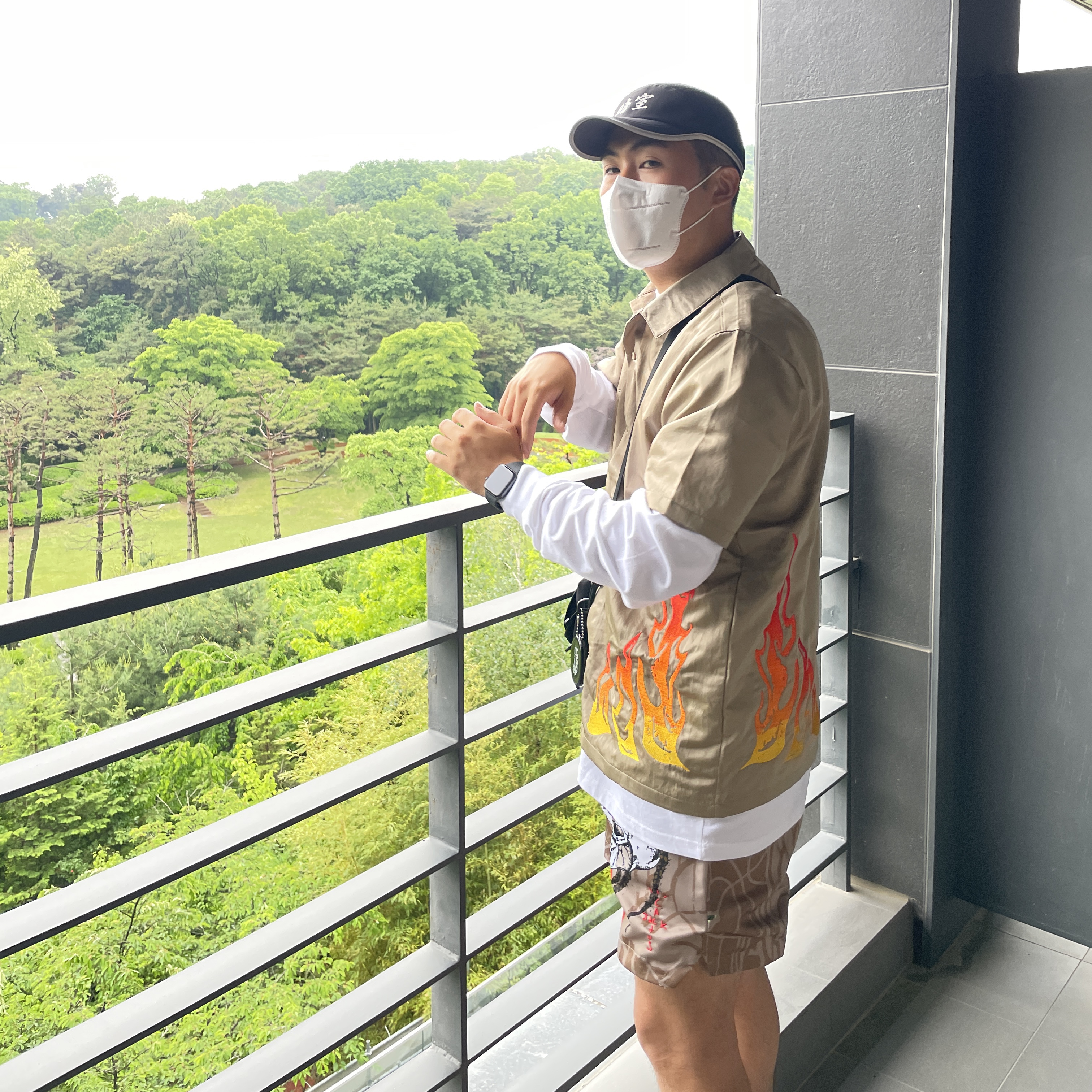 Jordan x Travis Scott Button Down Top - Asia, Jordan x Travis Scott Pool Shorts - Asia 착용 스타일 - 2