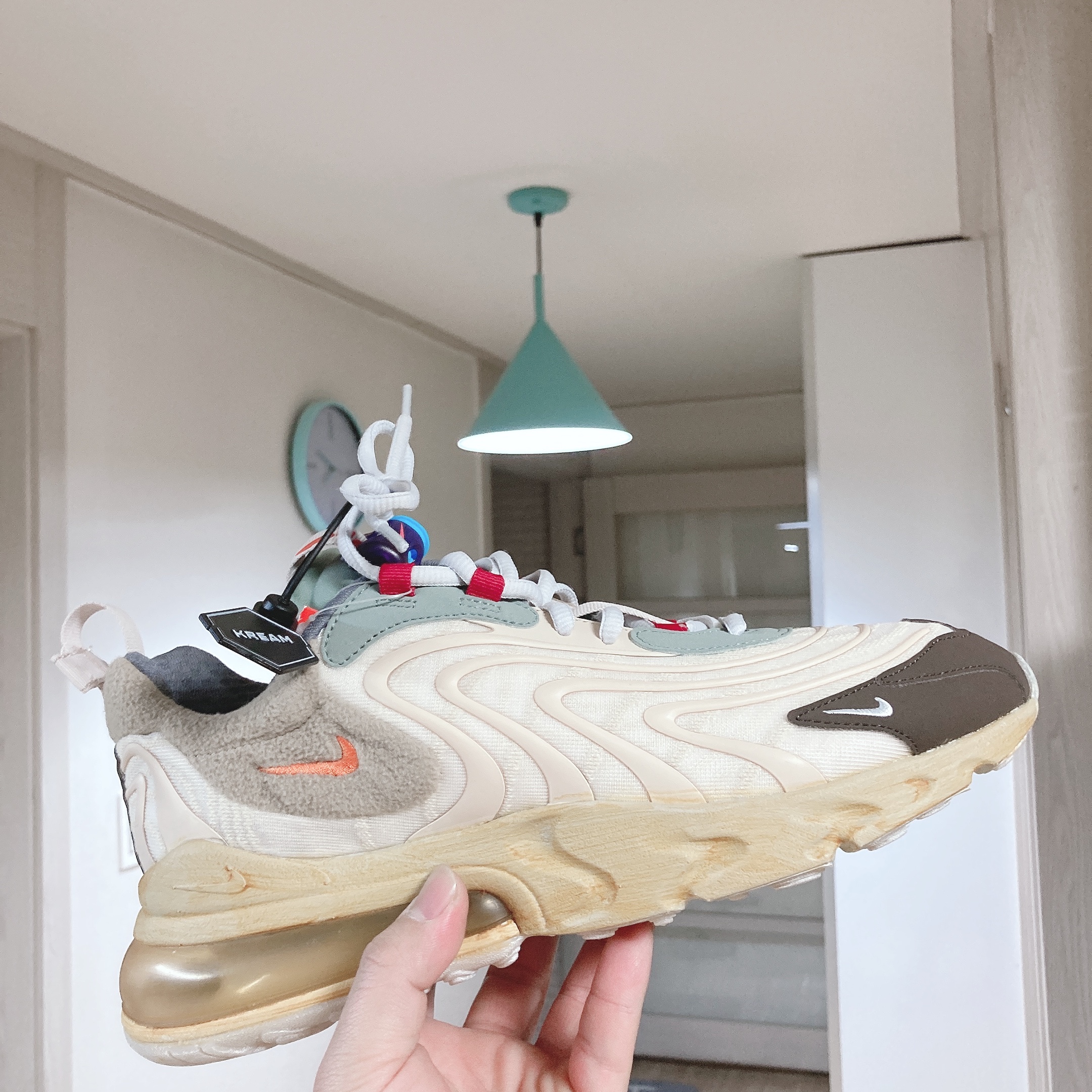 Nike x Travis Scott Air Max 270 React Cactus Trails 착용 스타일 - 2