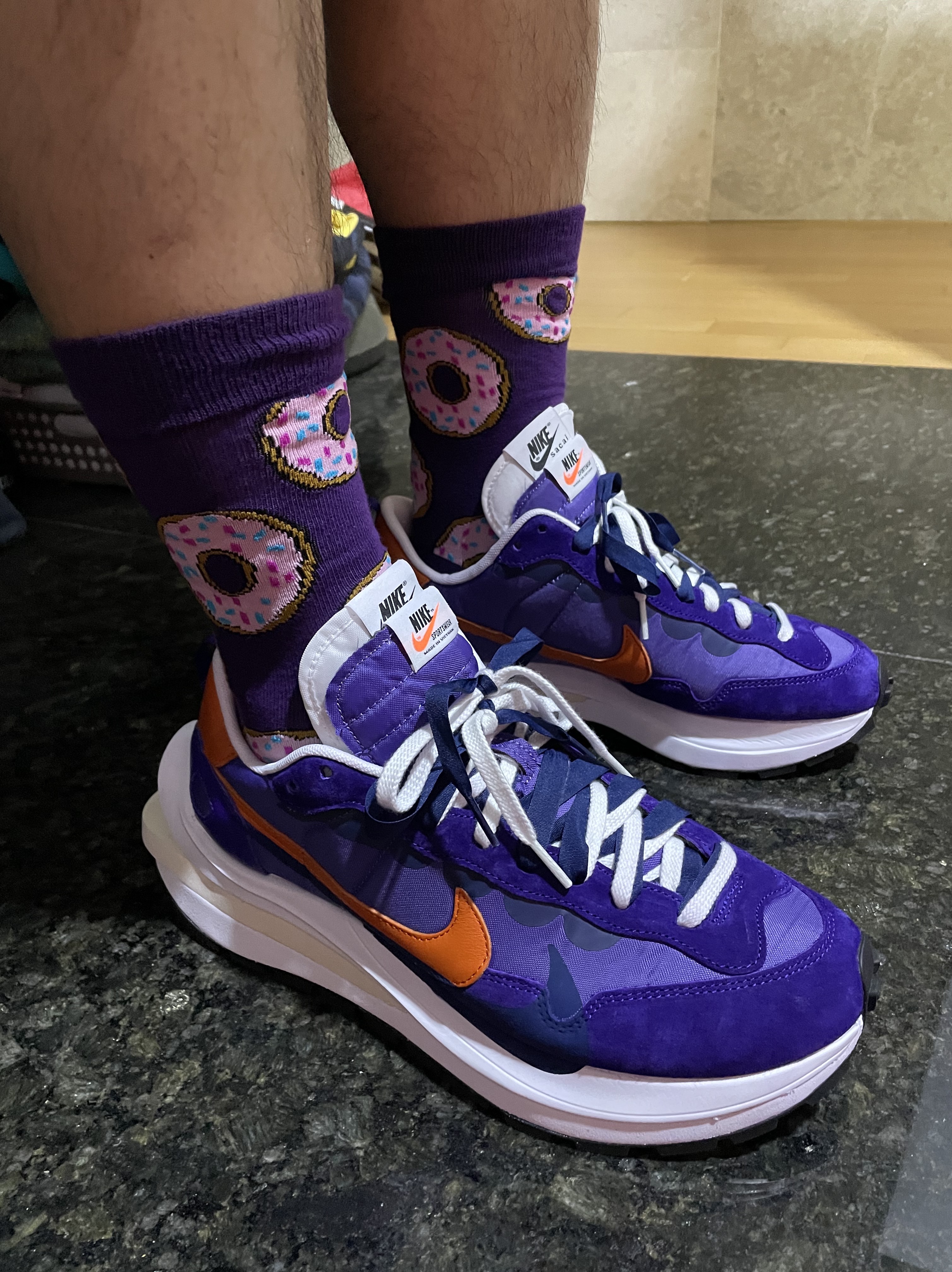Nike x Sacai VaporWaffle Dark Iris 착용 스타일 - 3