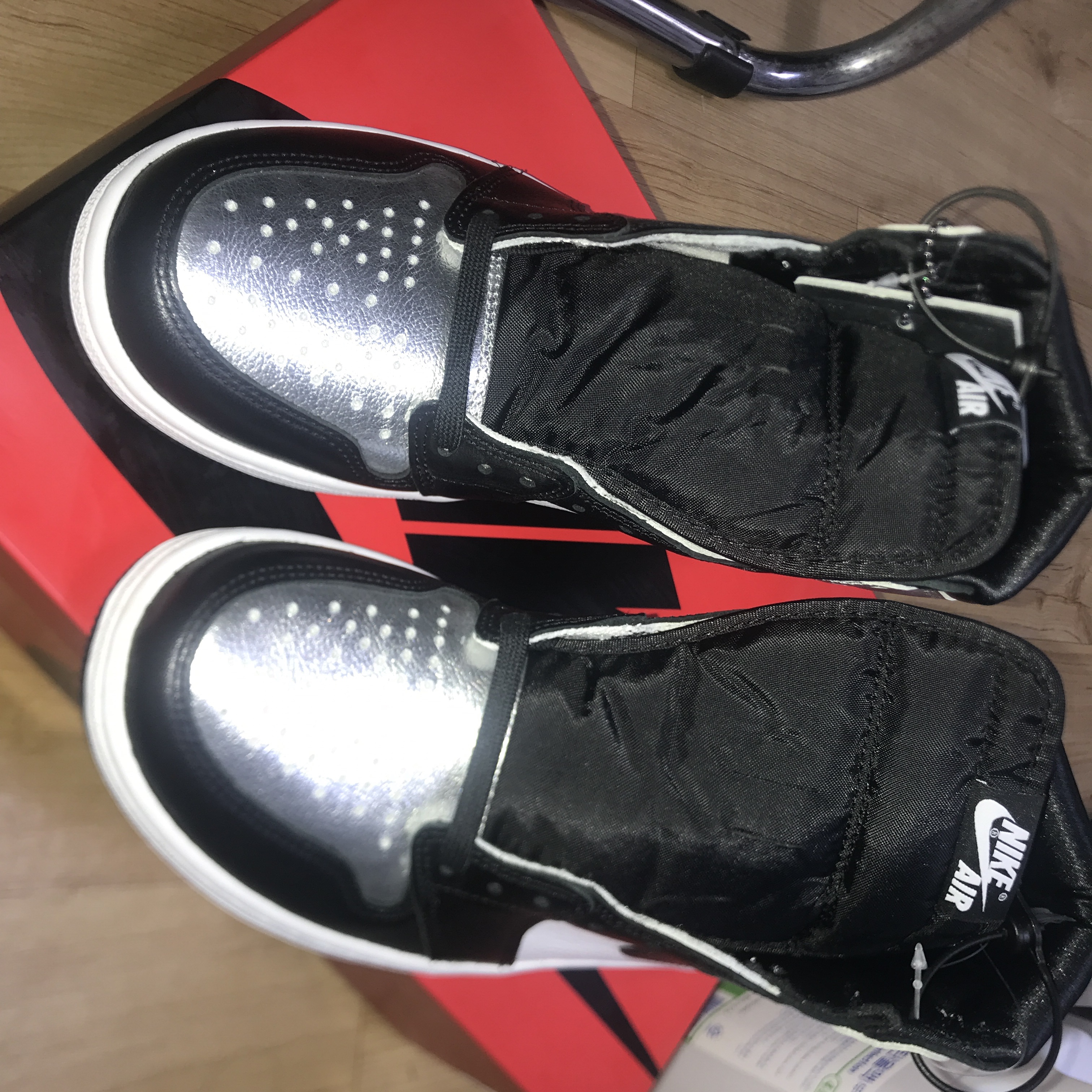 (W) Jordan 1 Retro High OG Silver Toe 착용 스타일 - 3
