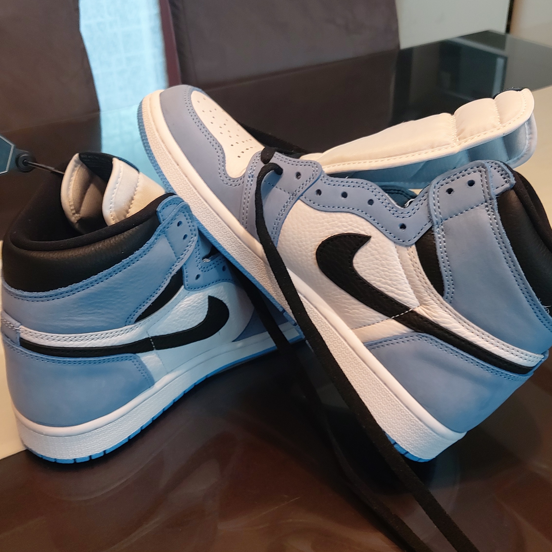 Jordan 1 Retro High OG University Blue 착용 스타일