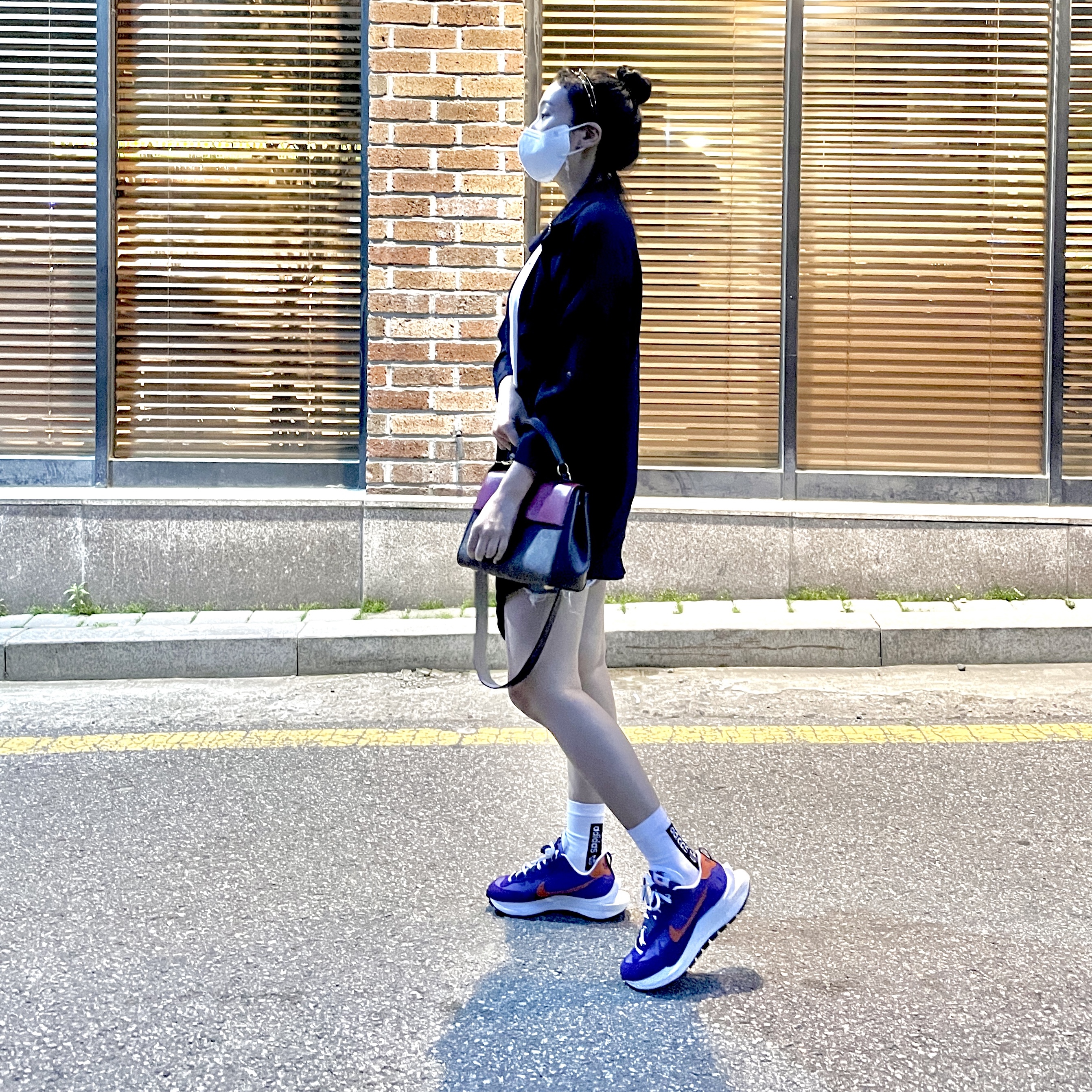 Nike x Sacai VaporWaffle Dark Iris 착용 스타일