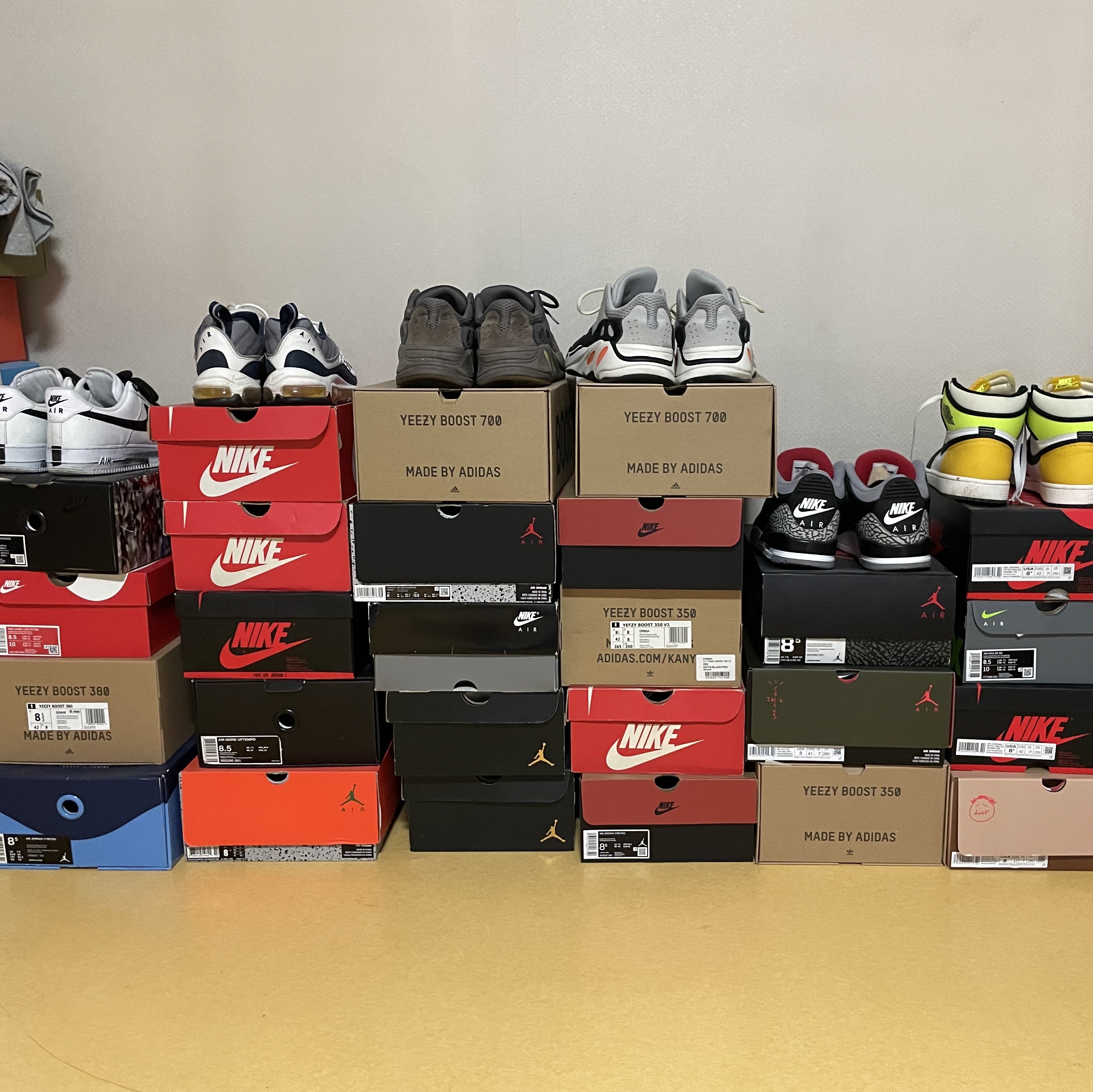 Jordan 6 x Travis Scott Retro SP British Khaki, Jordan 1 Retro High OG Shadow 2.0 착용 스타일 - 3