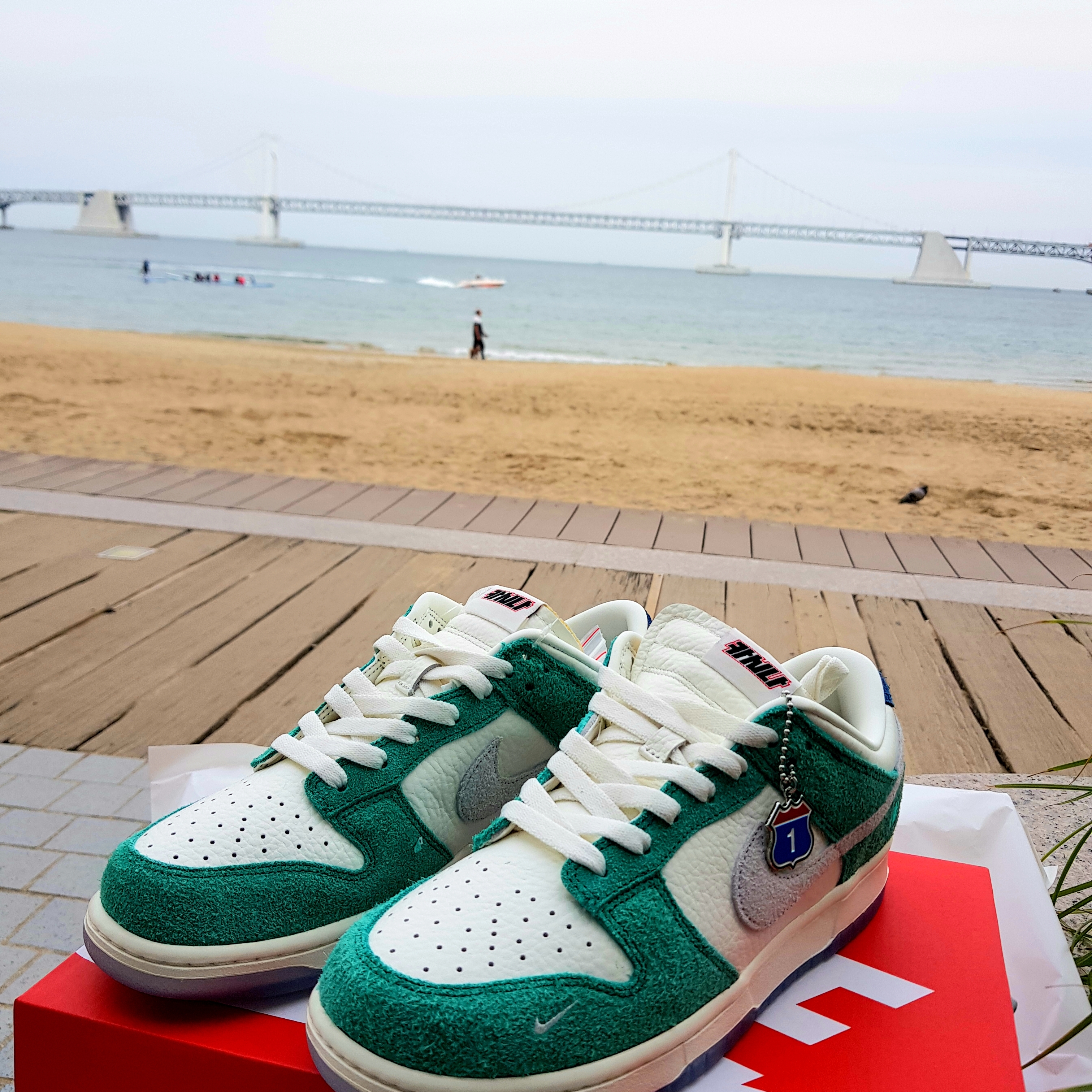 Nike x Kasina Dunk Low Road Sign - Kasina Exclusive 착용 스타일 - 1