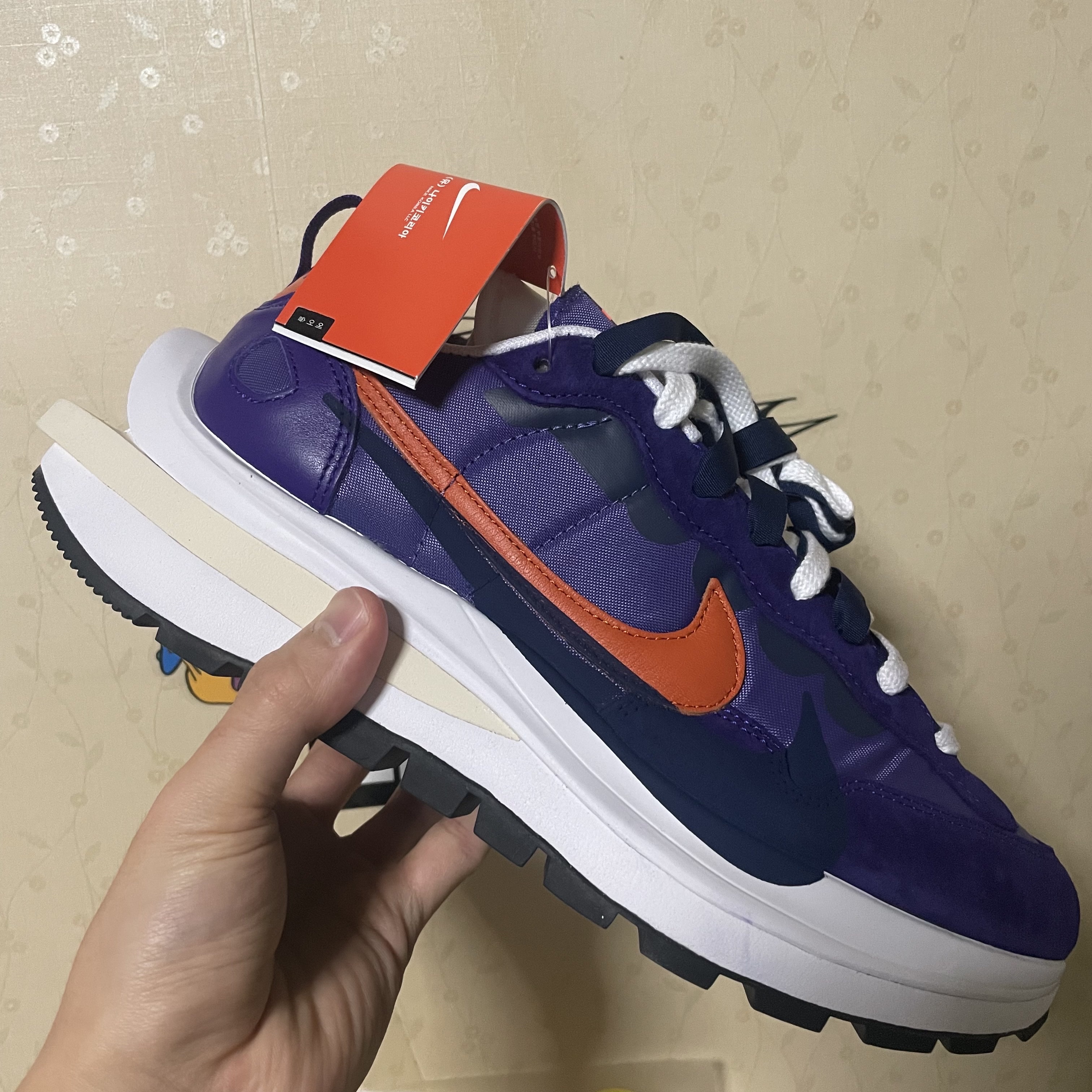 Nike x Sacai VaporWaffle Dark Iris 착용 스타일