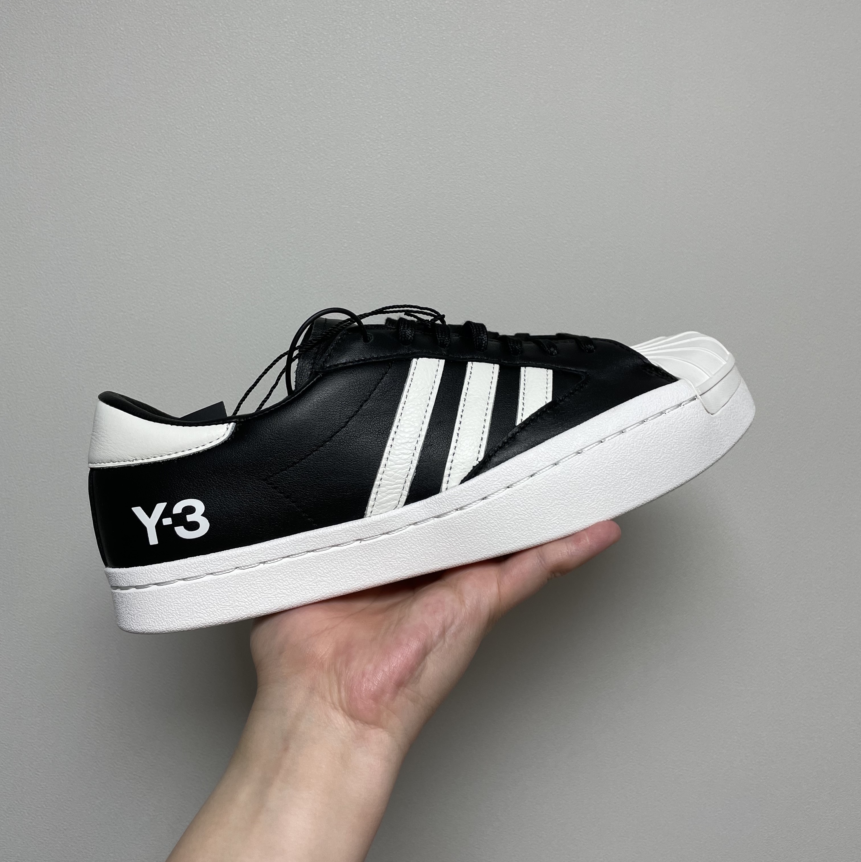 Y-3 Yohji Star Black White 착용 스타일