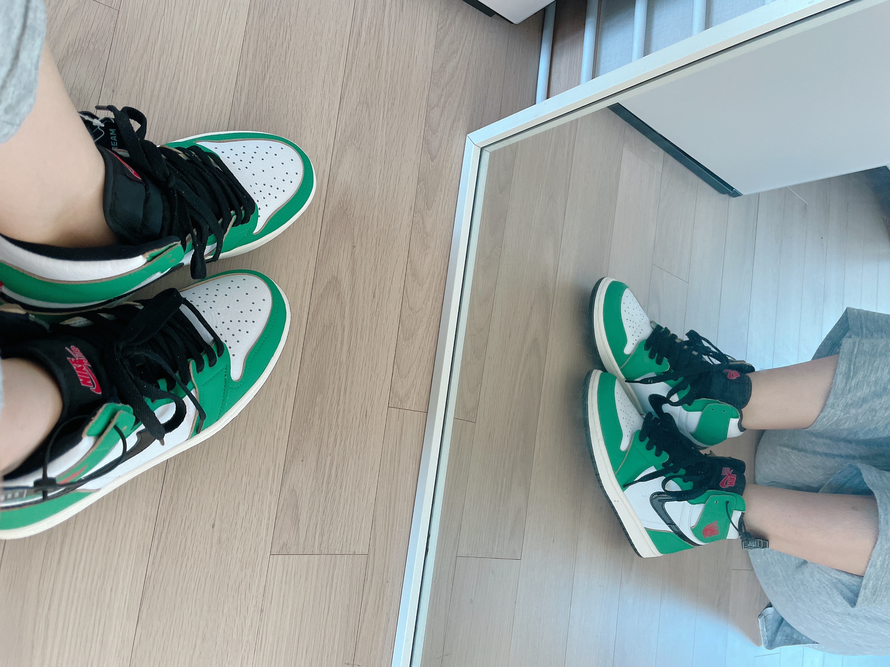(W) Jordan 1 Retro High OG Lucky Green, (W) Jordan 1 Zoom Air CMFT Summit Sail 착용 스타일 - 1
