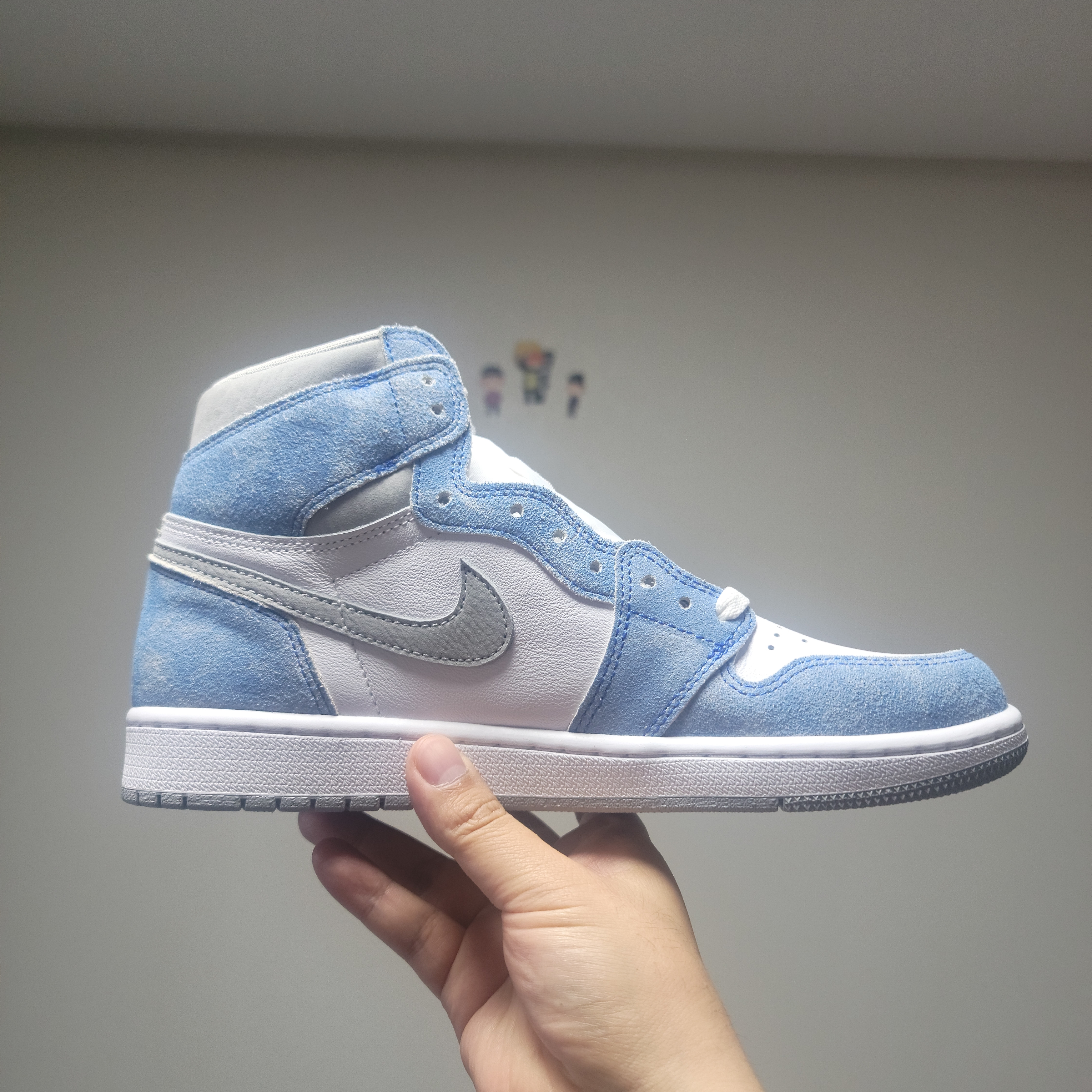 Jordan 1 Retro High OG Hyper Royal ์ฐฉ์ฉ ์คํ์ผ - 1