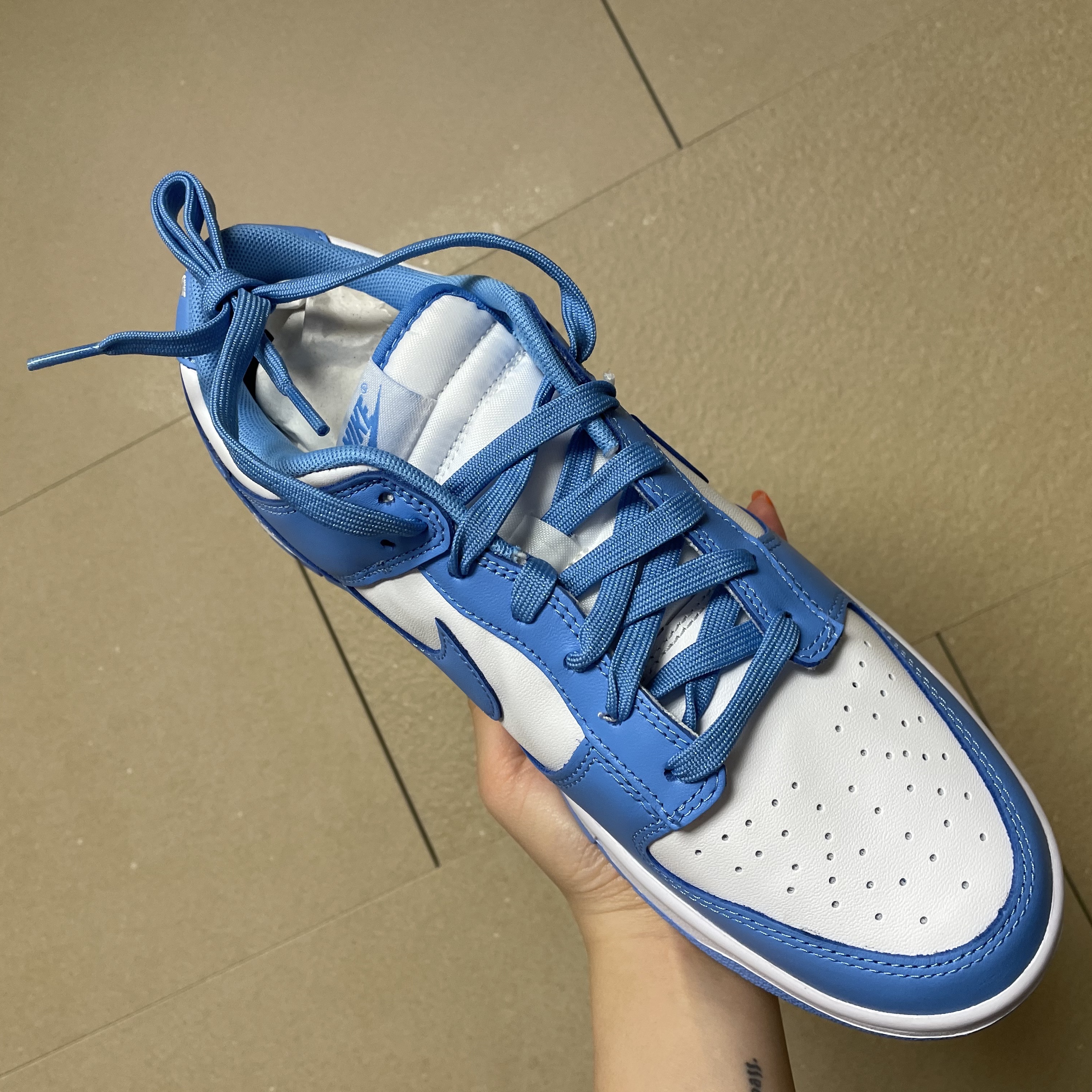 Nike Dunk Low Retro University Blue 착용 스타일 - 2