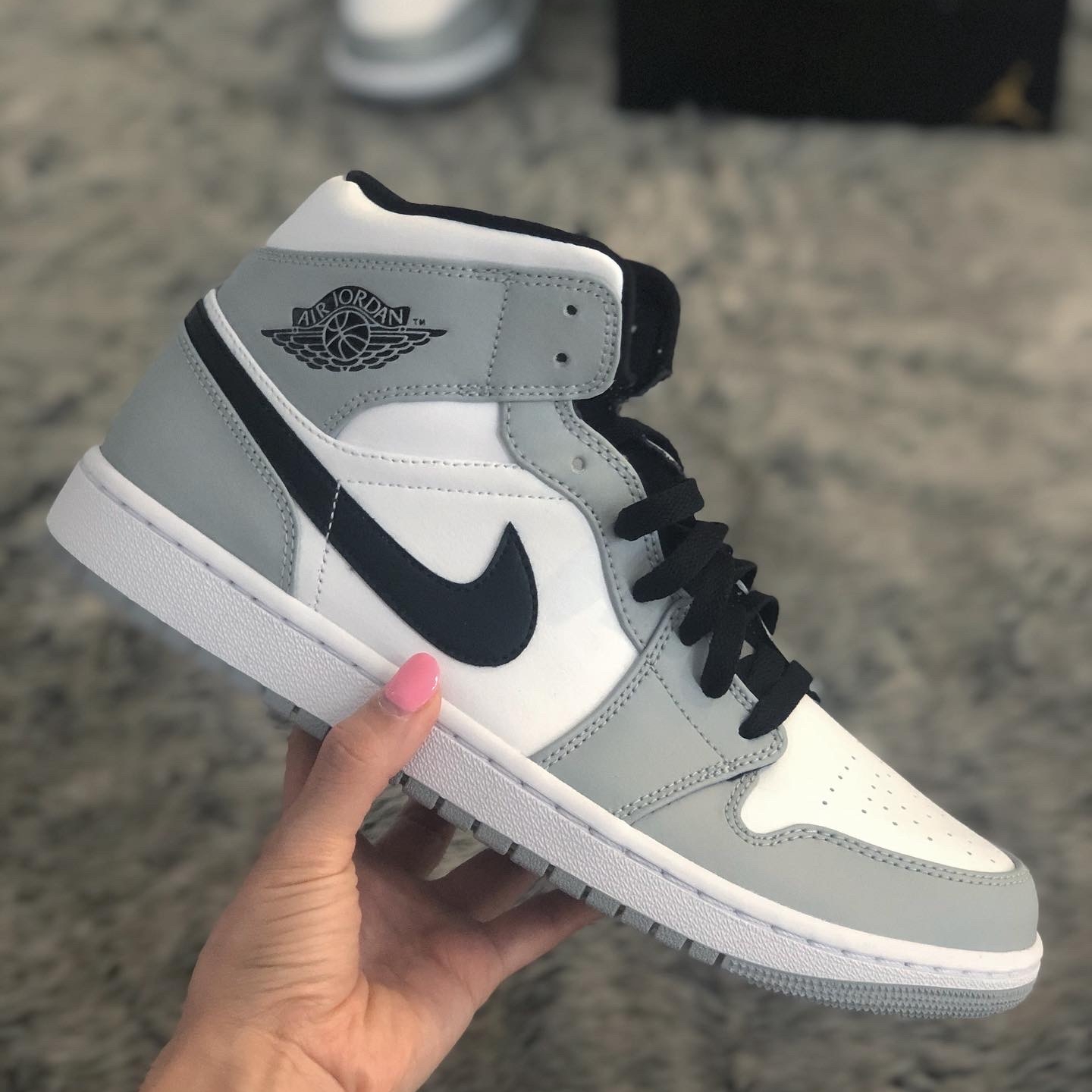 Jordan 1 Mid Light Smoke Grey 착용 스타일 - 1