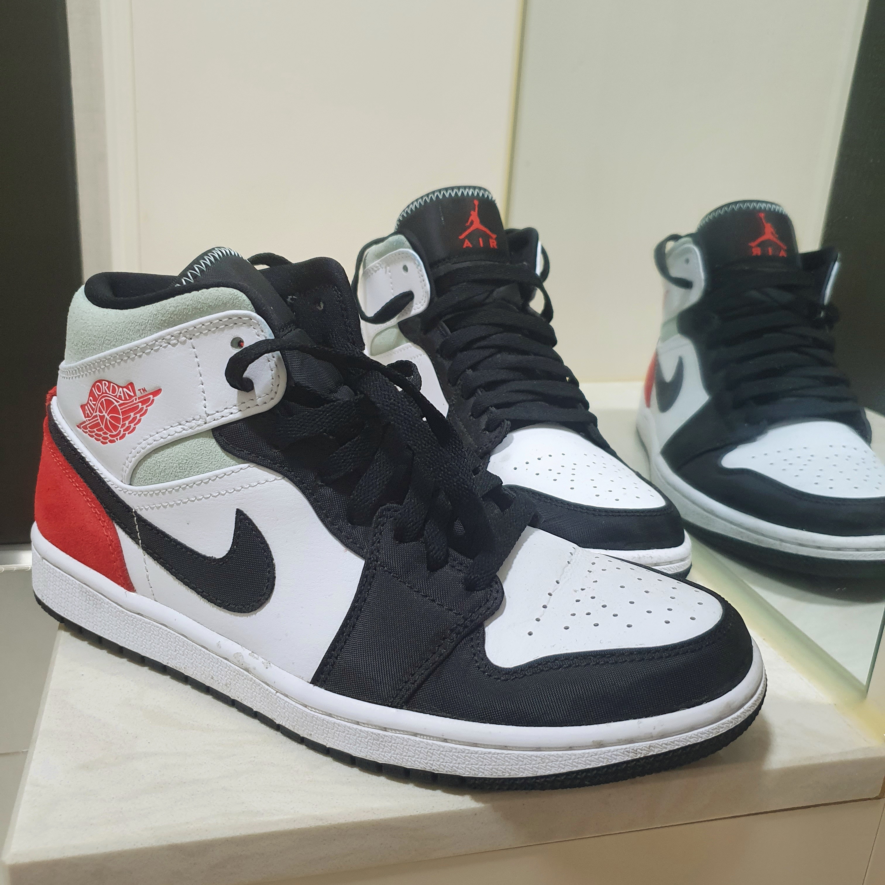 Jordan 1 Mid SE Track Red 착용 스타일