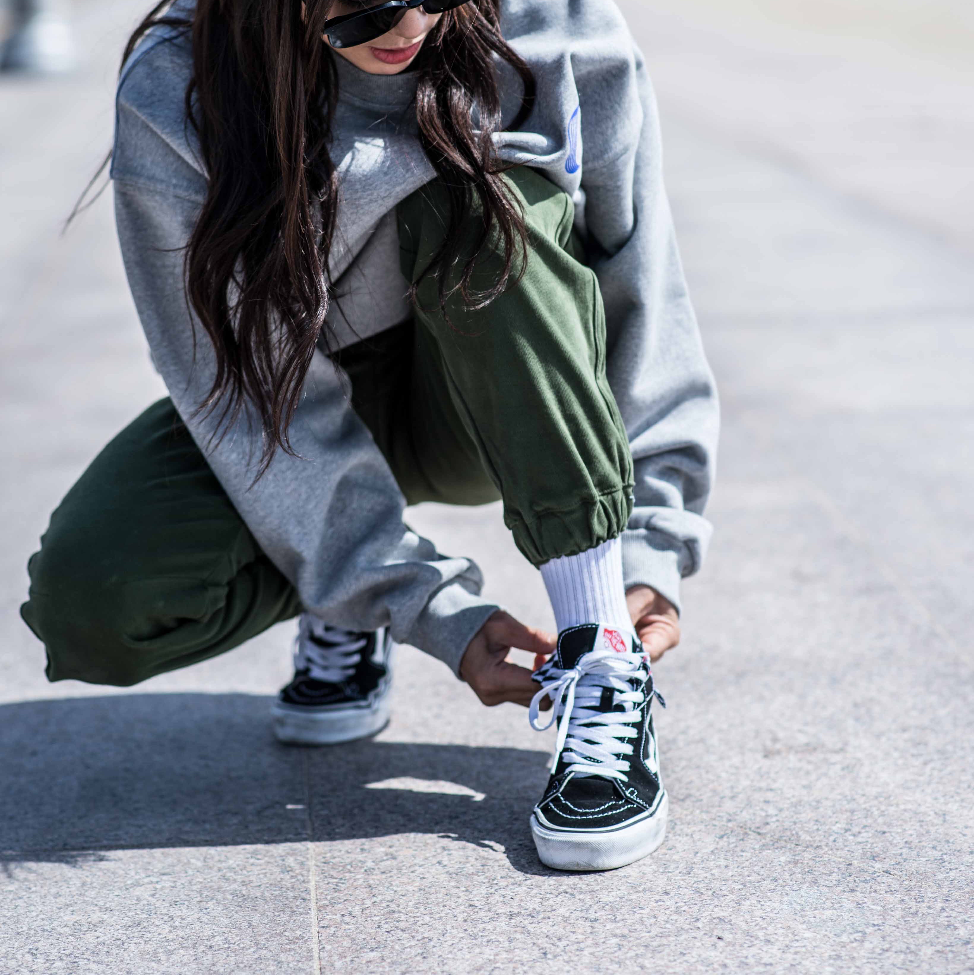 Vans Vault x CDG OG Authentic LX White Black, Vans Sk8-Hi Black White 착용 스타일 - 5