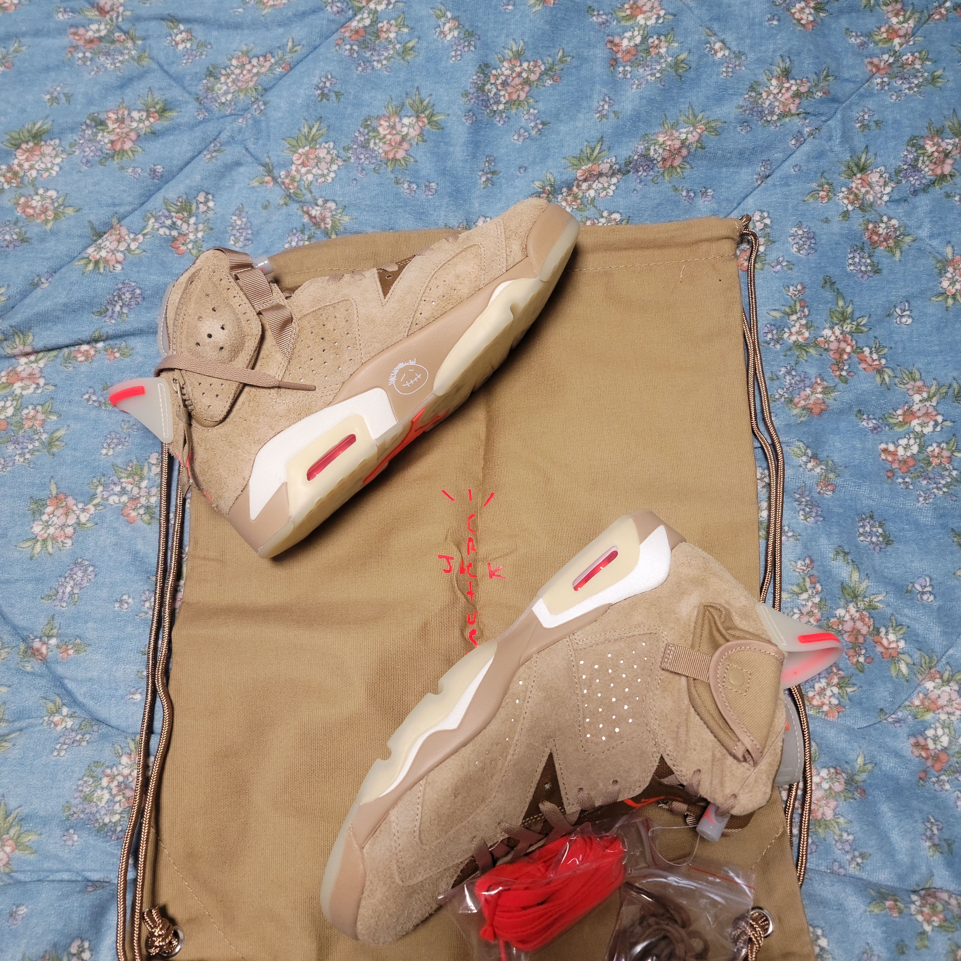 Jordan 6 x Travis Scott Retro SP British Khaki ์ฐฉ์ฉ ์คํ์ผ - 1