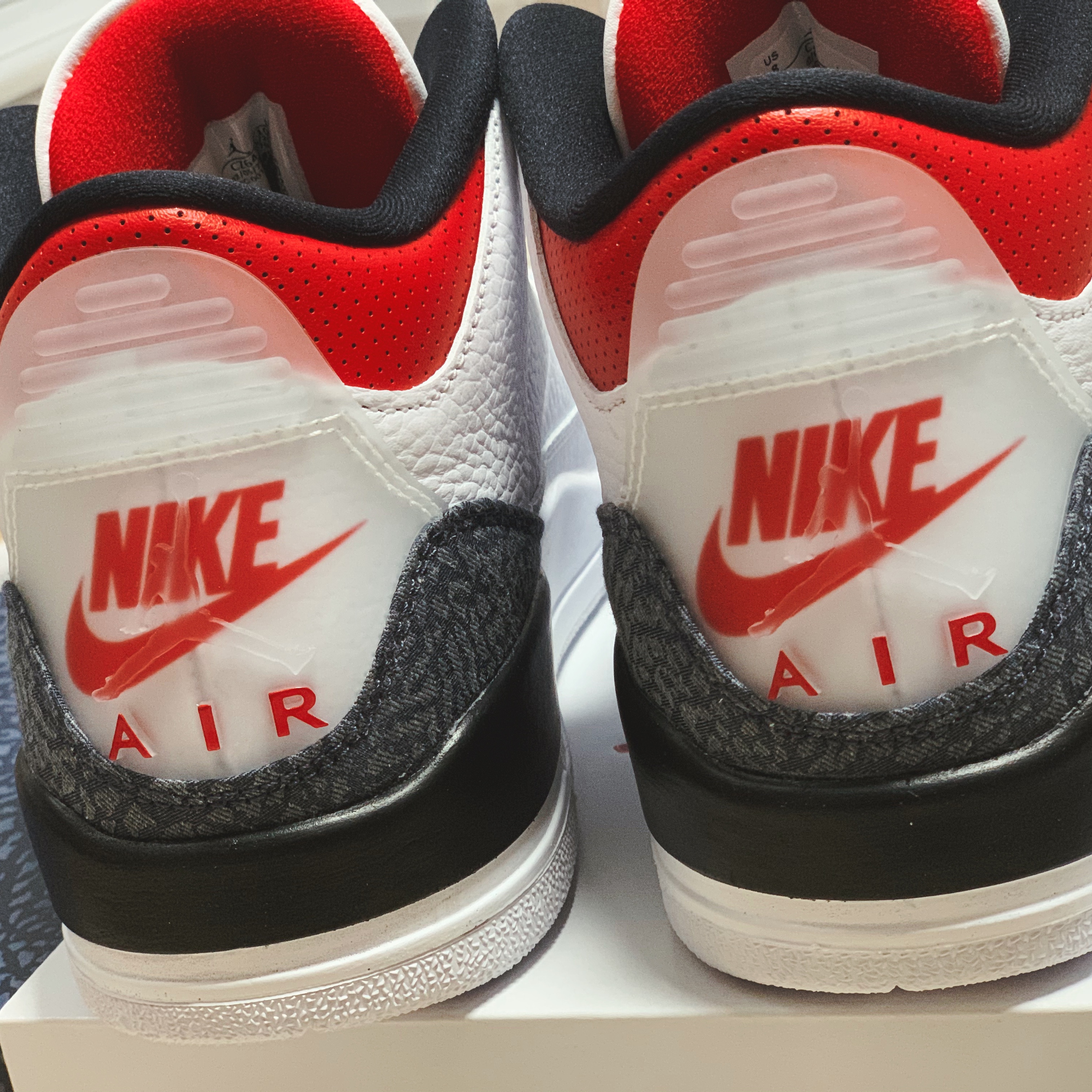 Jordan 3 Retro SE Denim Fire Red 착용 스타일 - 3