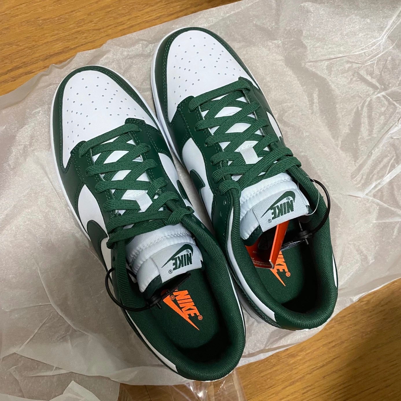 Nike Dunk Low Retro Varsity Green 착용 스타일