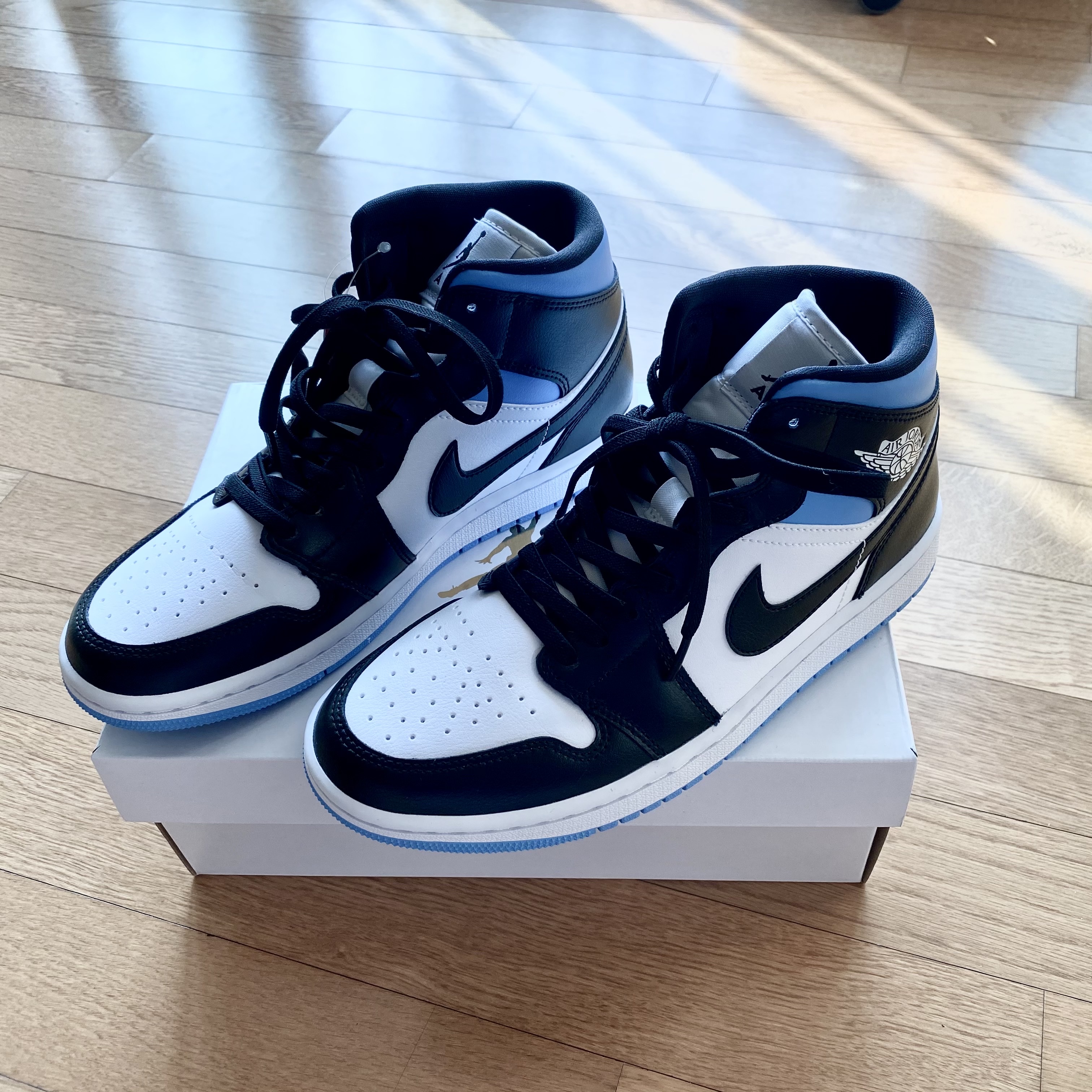 (W) Jordan 1 Mid White Black University Blue 착용 스타일