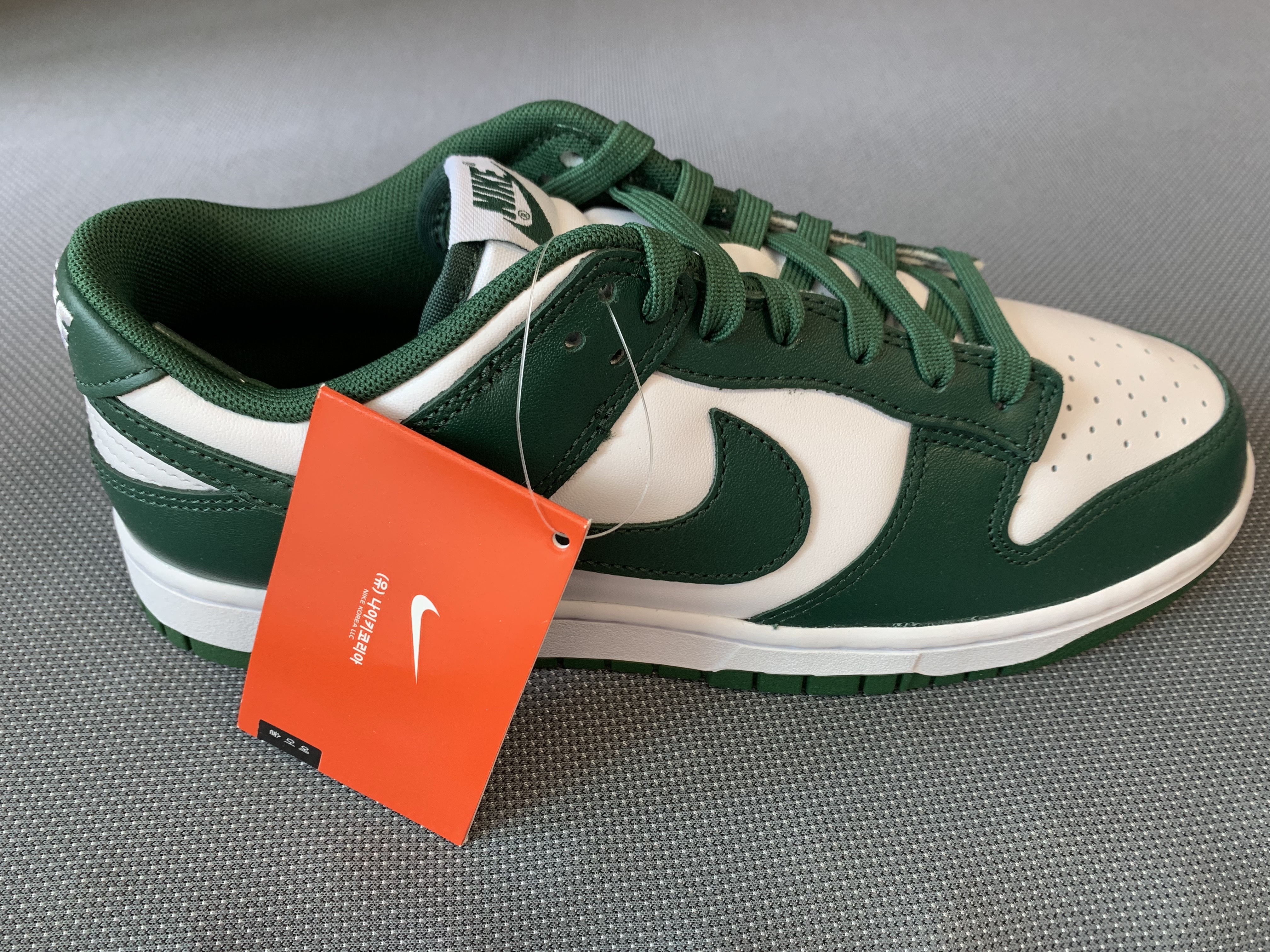 Nike Dunk Low Retro Varsity Green 착용 스타일 - 2