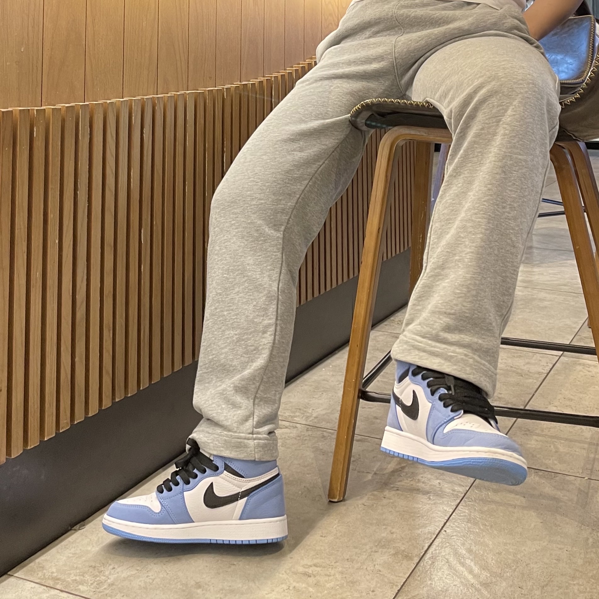 Jordan 1 Retro High OG University Blue, (GS) Jordan 1 Retro High OG University Blue 착용 스타일 - 4