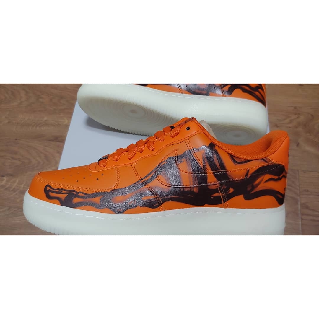 Nike Air Force 1 Low '07 Orange Skeleton 착용 스타일 - 2