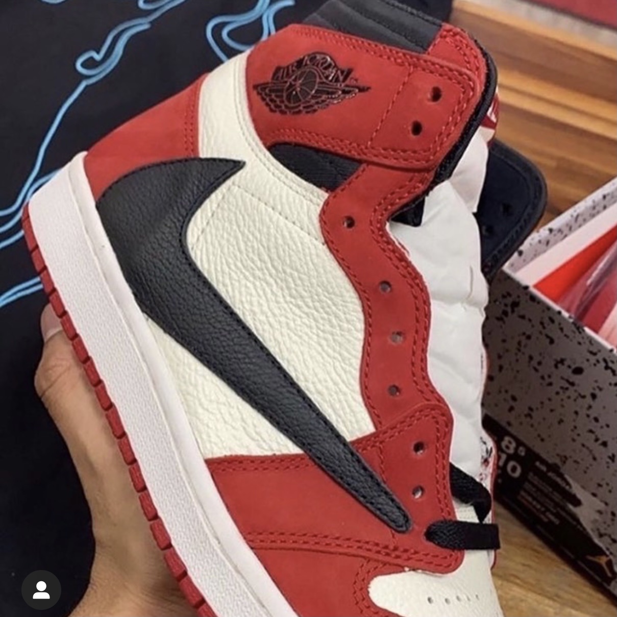 Jordan 1 x Travis Scott Retro High OG SP Mocha 착용 스타일 - 2