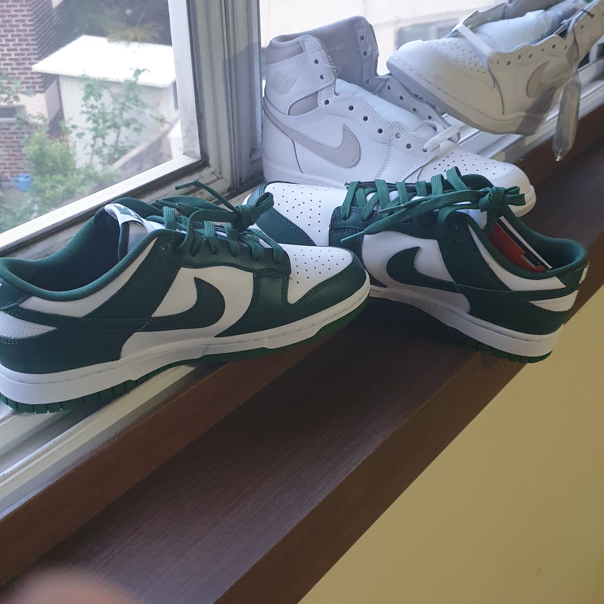 Jordan 1 High 85 Neutral Grey, Nike Dunk Low Retro Varsity Green 착용 스타일
