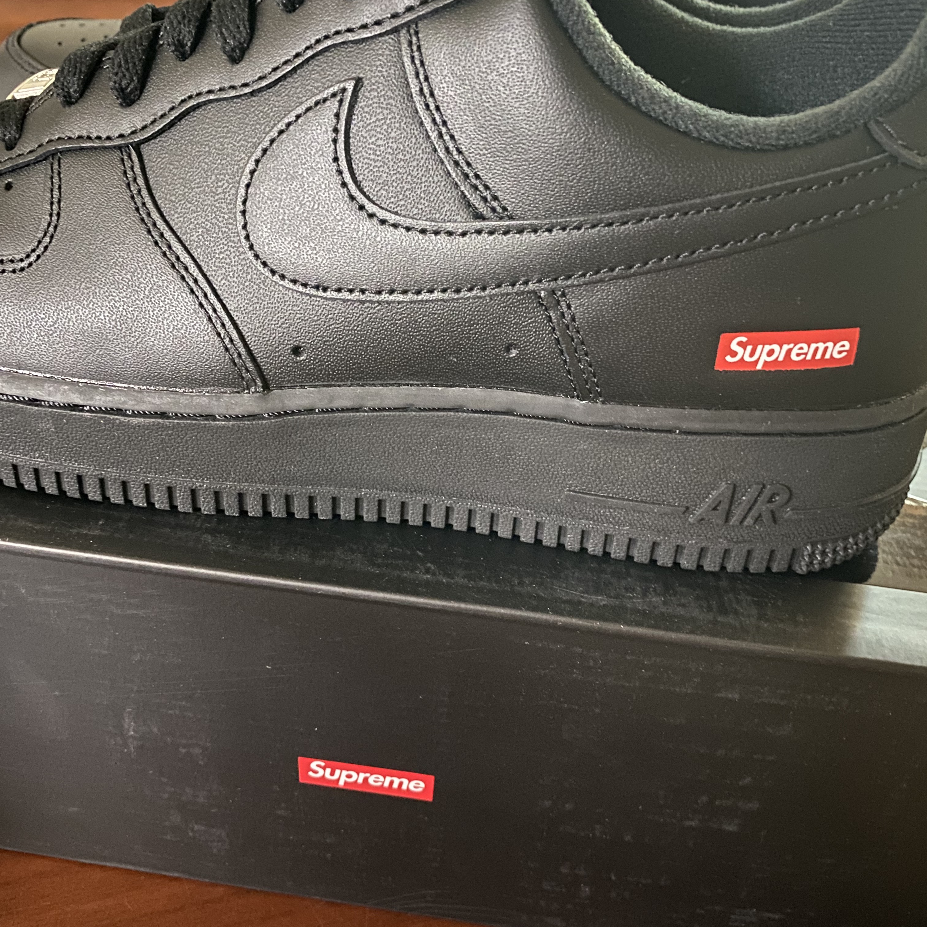 Nike x Supreme Air Force 1 Low Black 착용 스타일