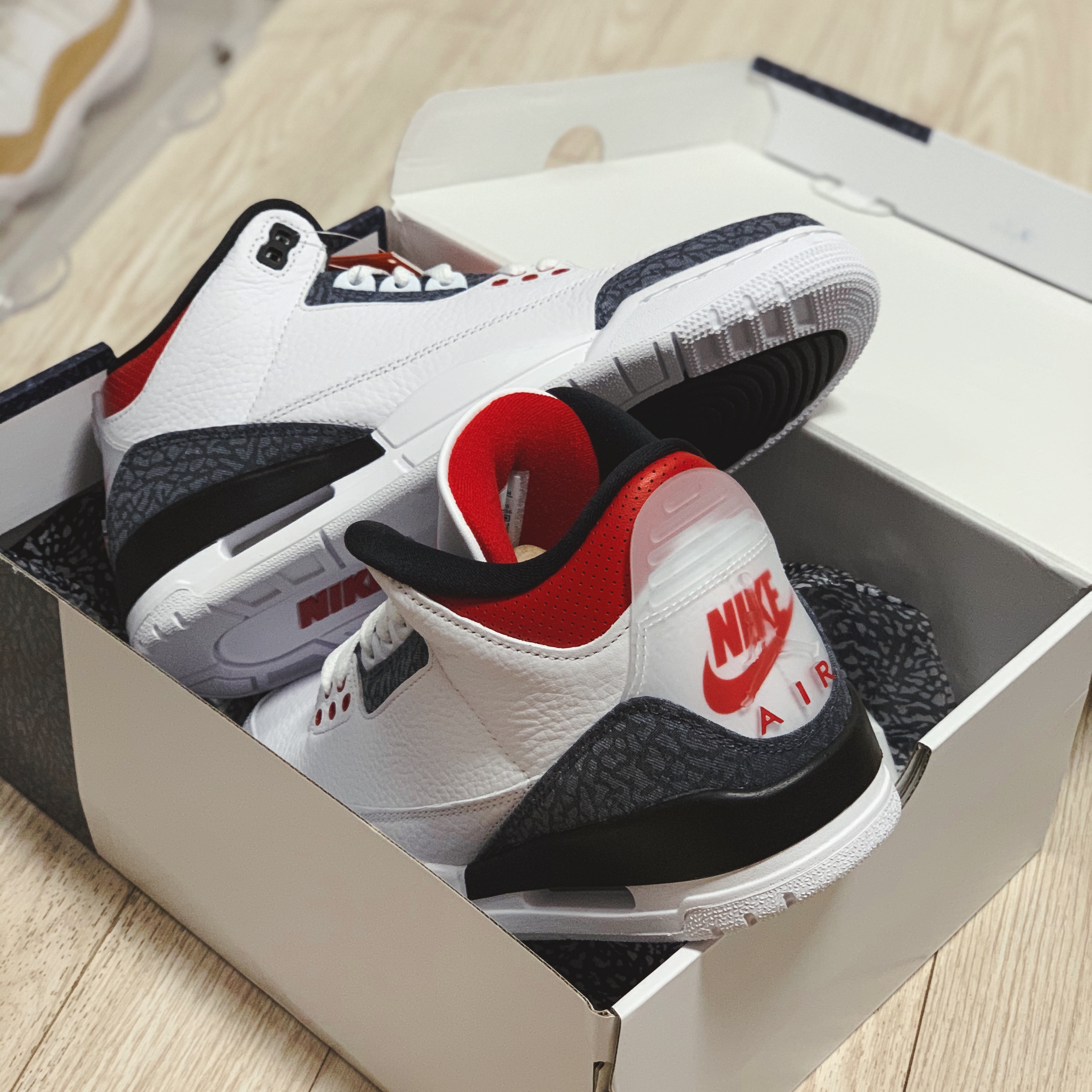 Jordan 3 Retro SE Denim Fire Red 착용 스타일 - 1