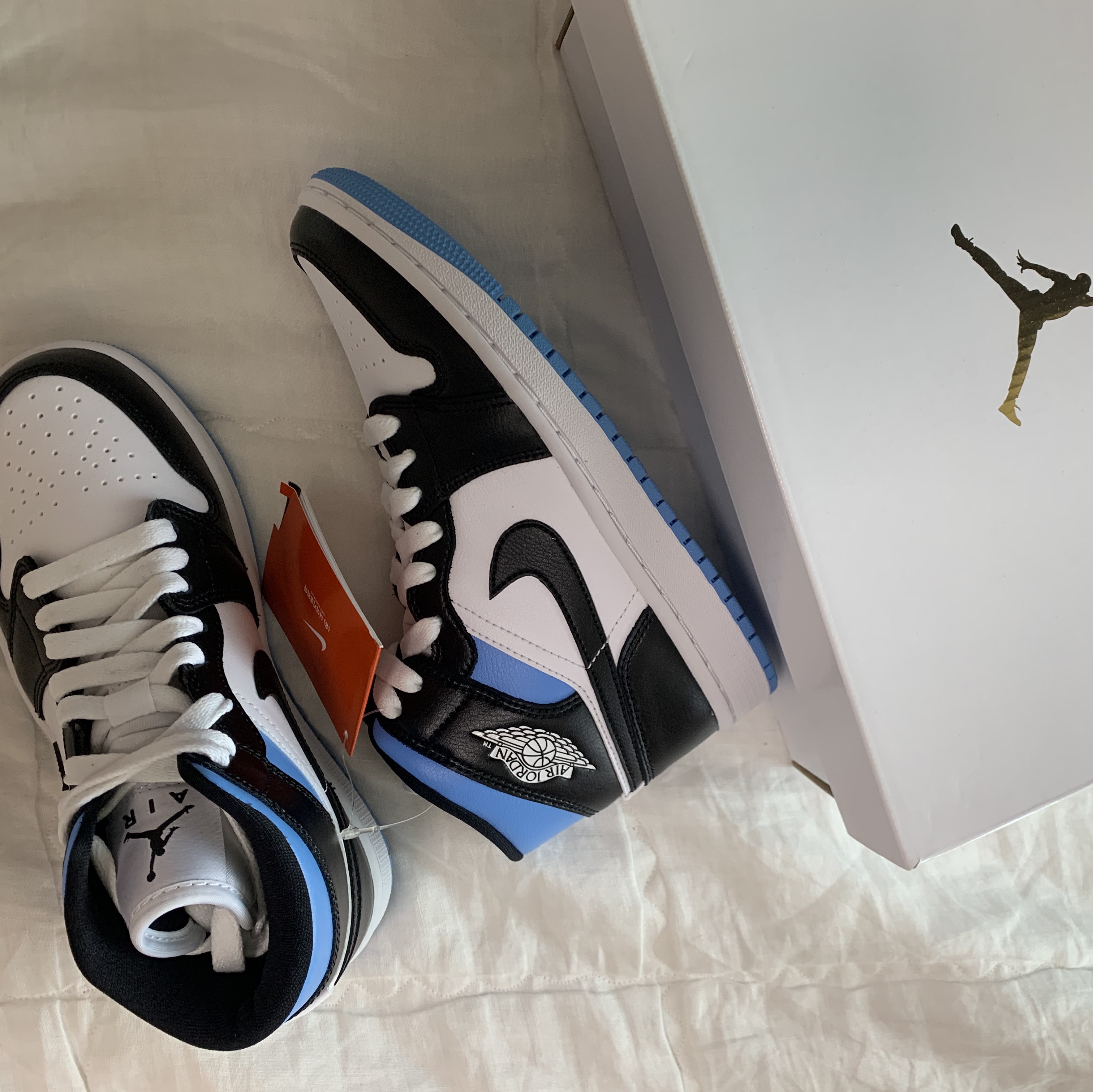 (W) Jordan 1 Mid White Black University Blue 착용 스타일