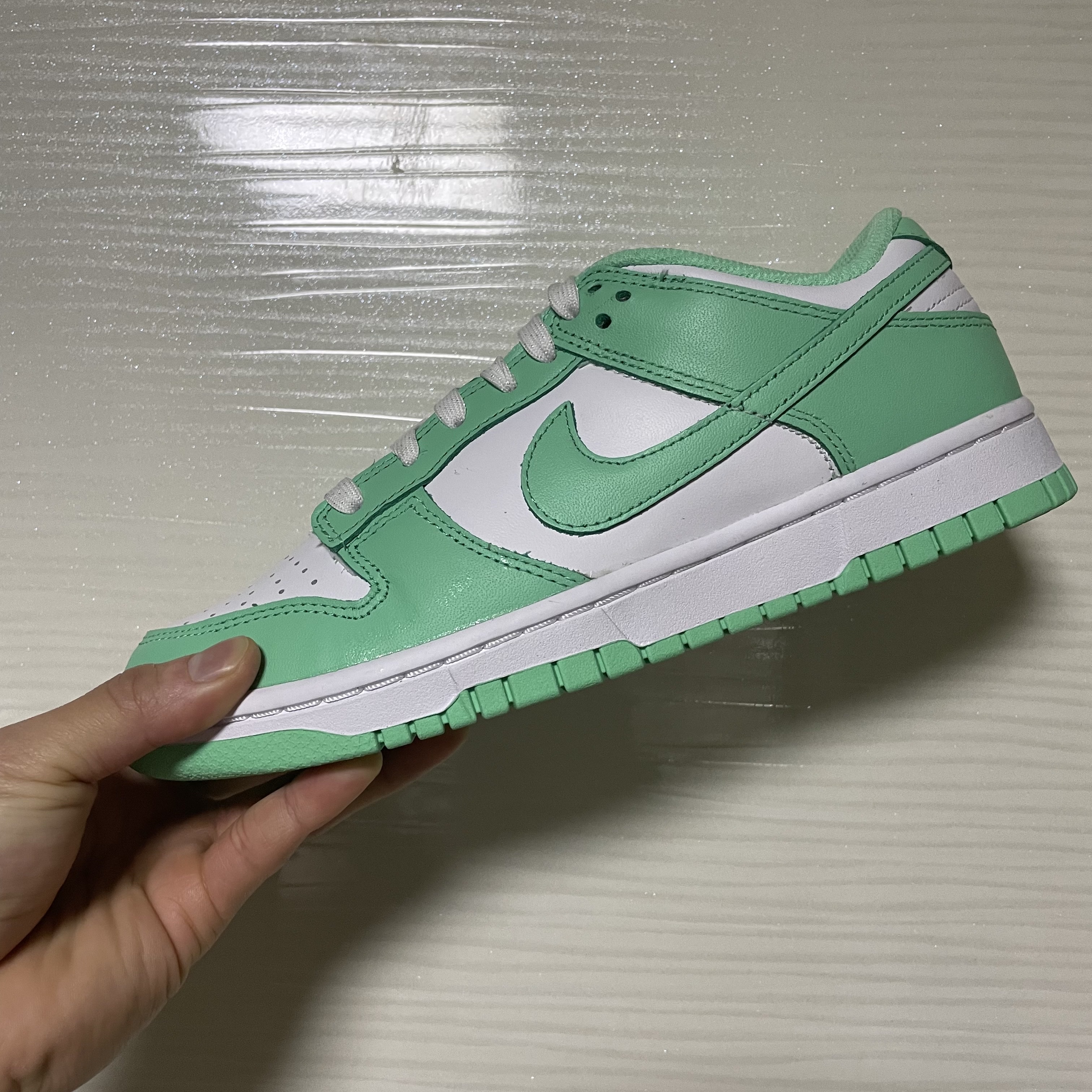 (W) Nike Dunk Low Green Glow 착용 스타일