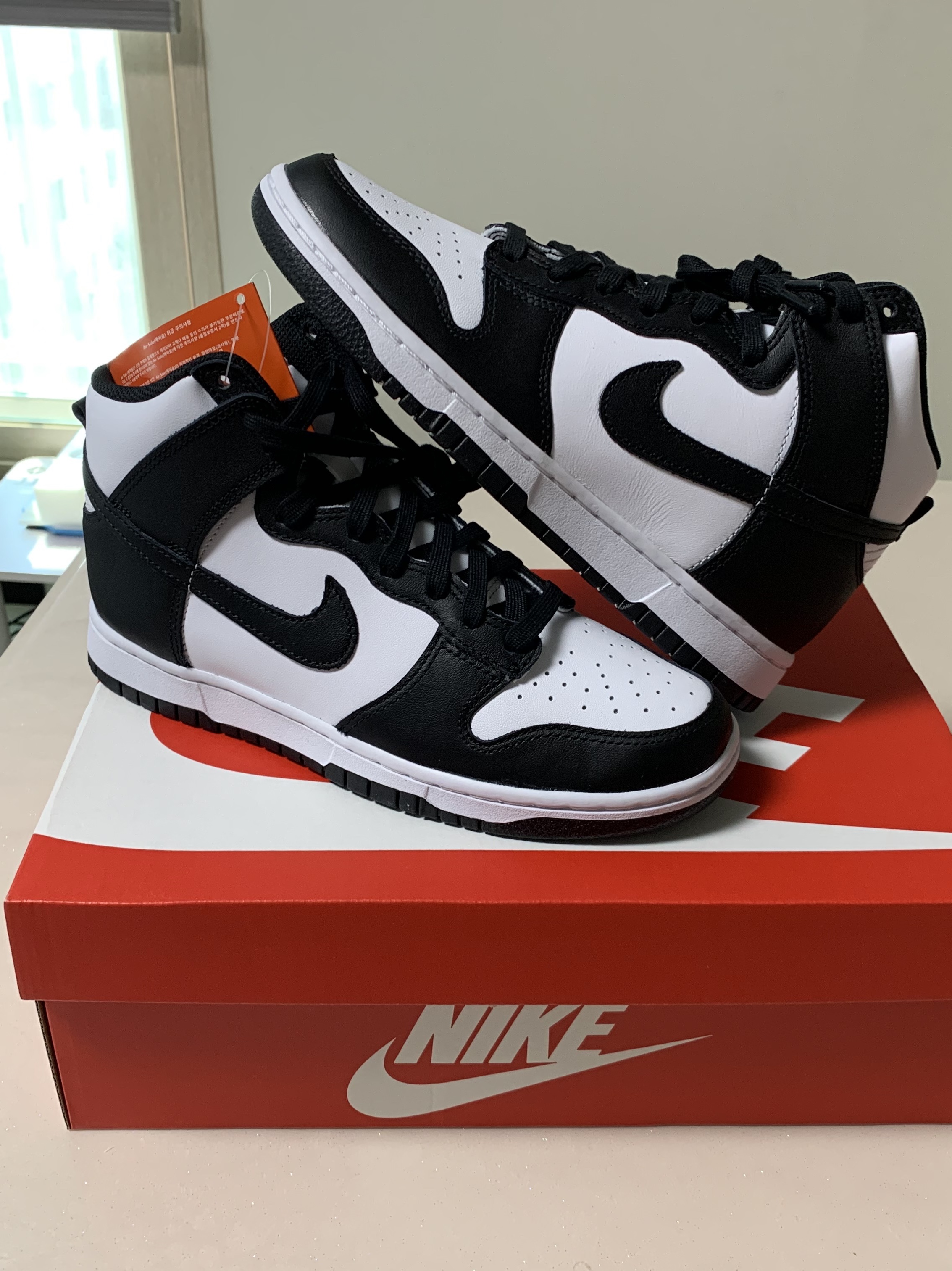 Nike Dunk High Retro Black and White 착용 스타일 - 1
