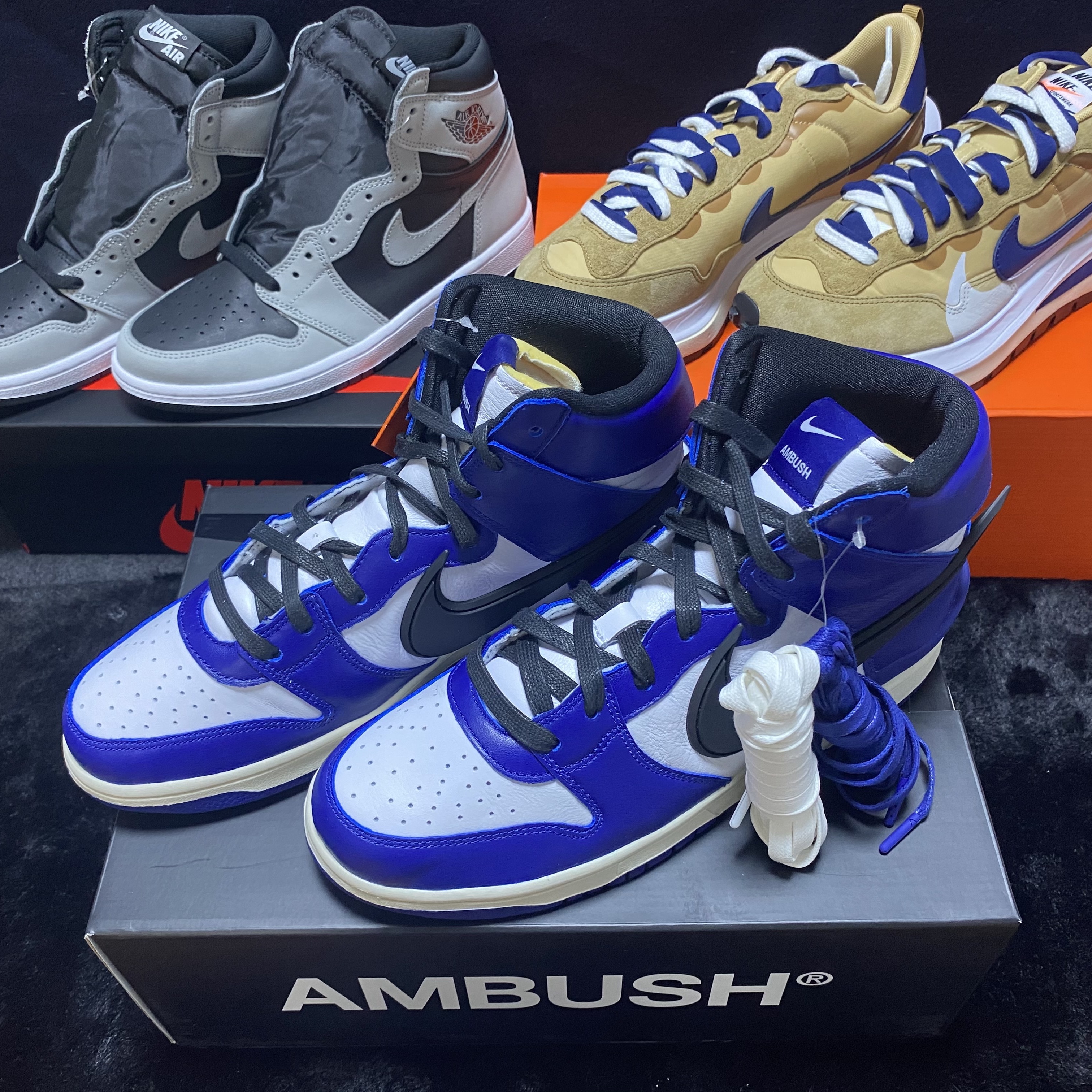 Nike x Sacai VaporWaffle Sesame and Blue Void, Jordan 1 Retro High OG Shadow 2.0 착용 스타일