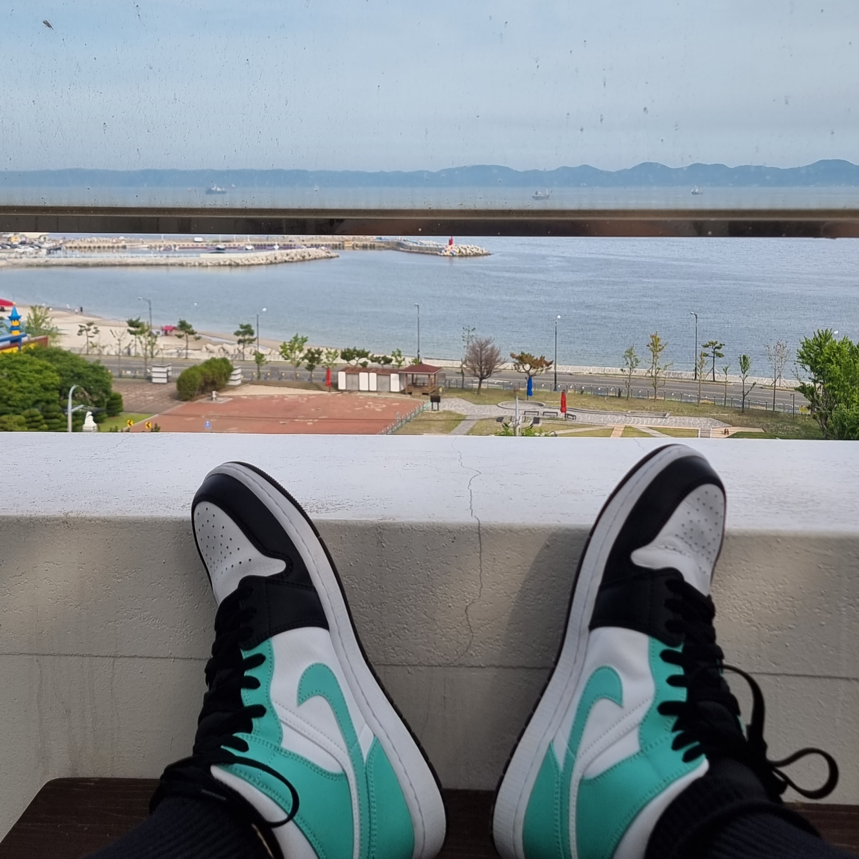 (GS) Jordan 1 Mid Tropical Twist 착용 스타일