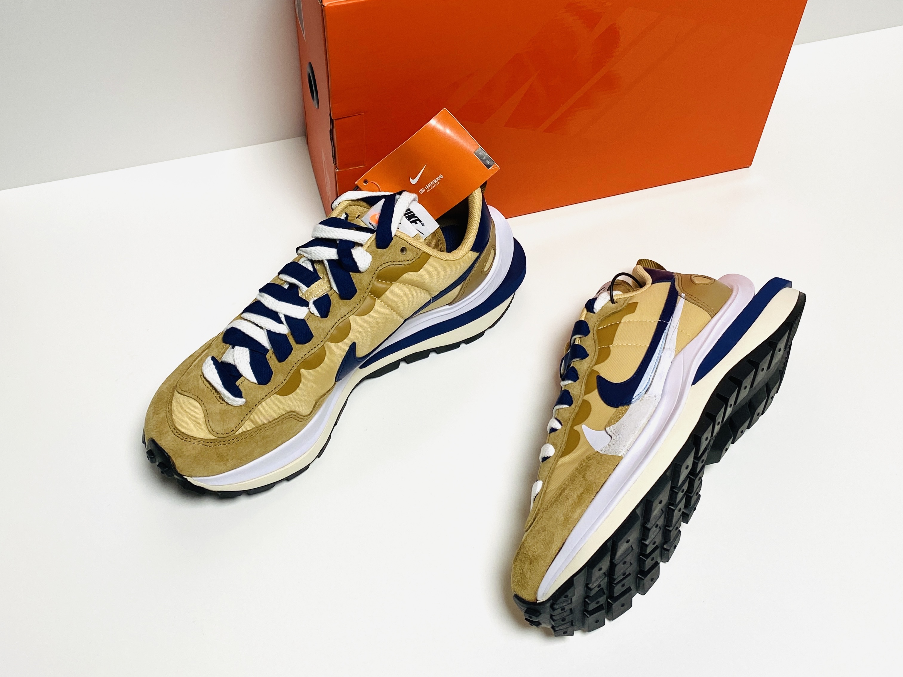 Nike x Sacai VaporWaffle Sesame and Blue Void 착용 스타일 - 2