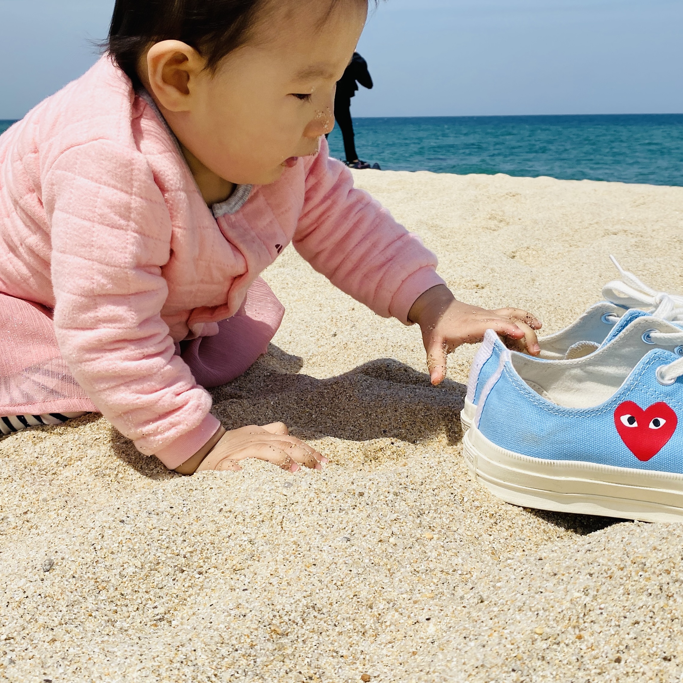 Converse x Play Comme des Garcons Chuck 70 Ox Bright Blue 착용 스타일