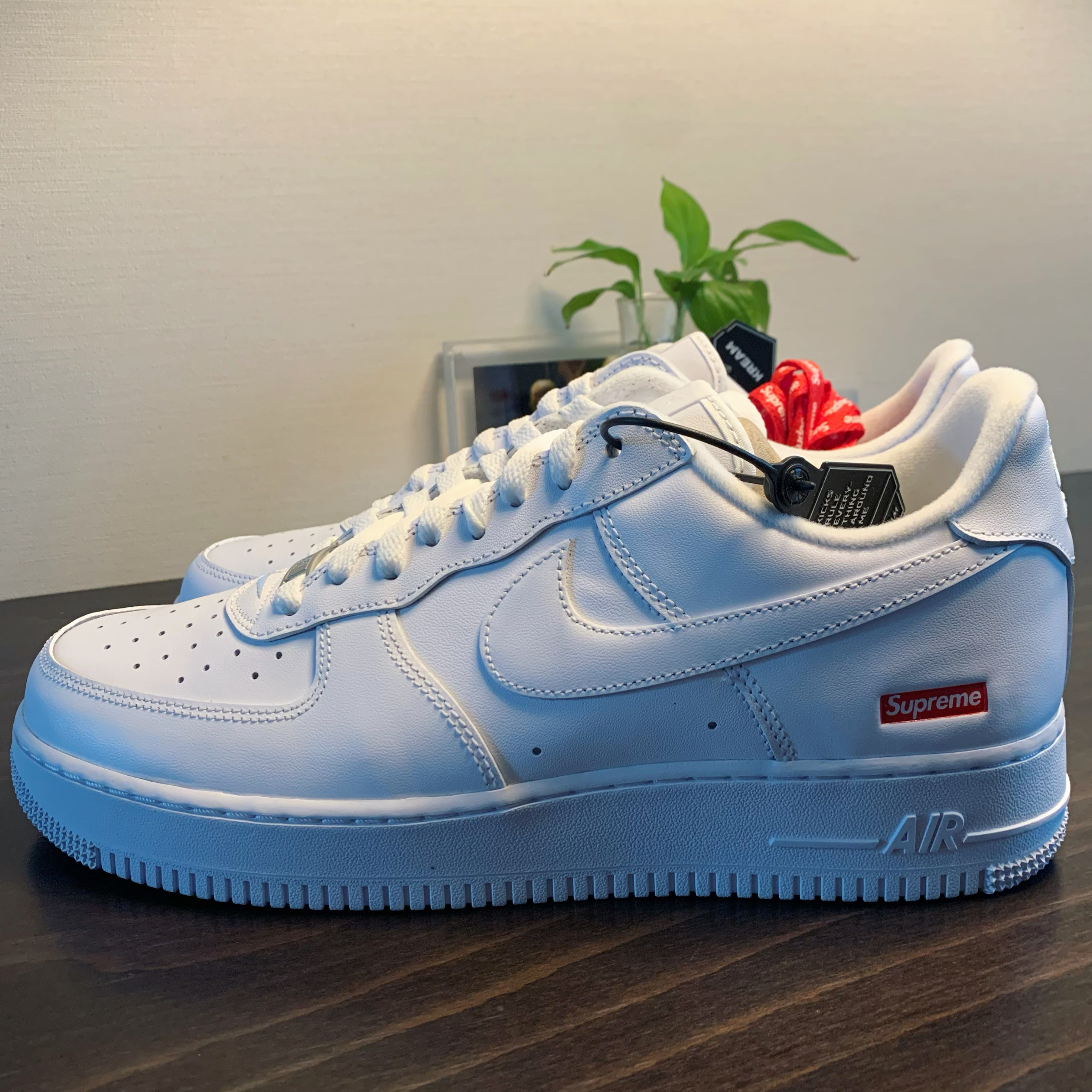 Nike x Supreme Air Force 1 Low White 착용 스타일