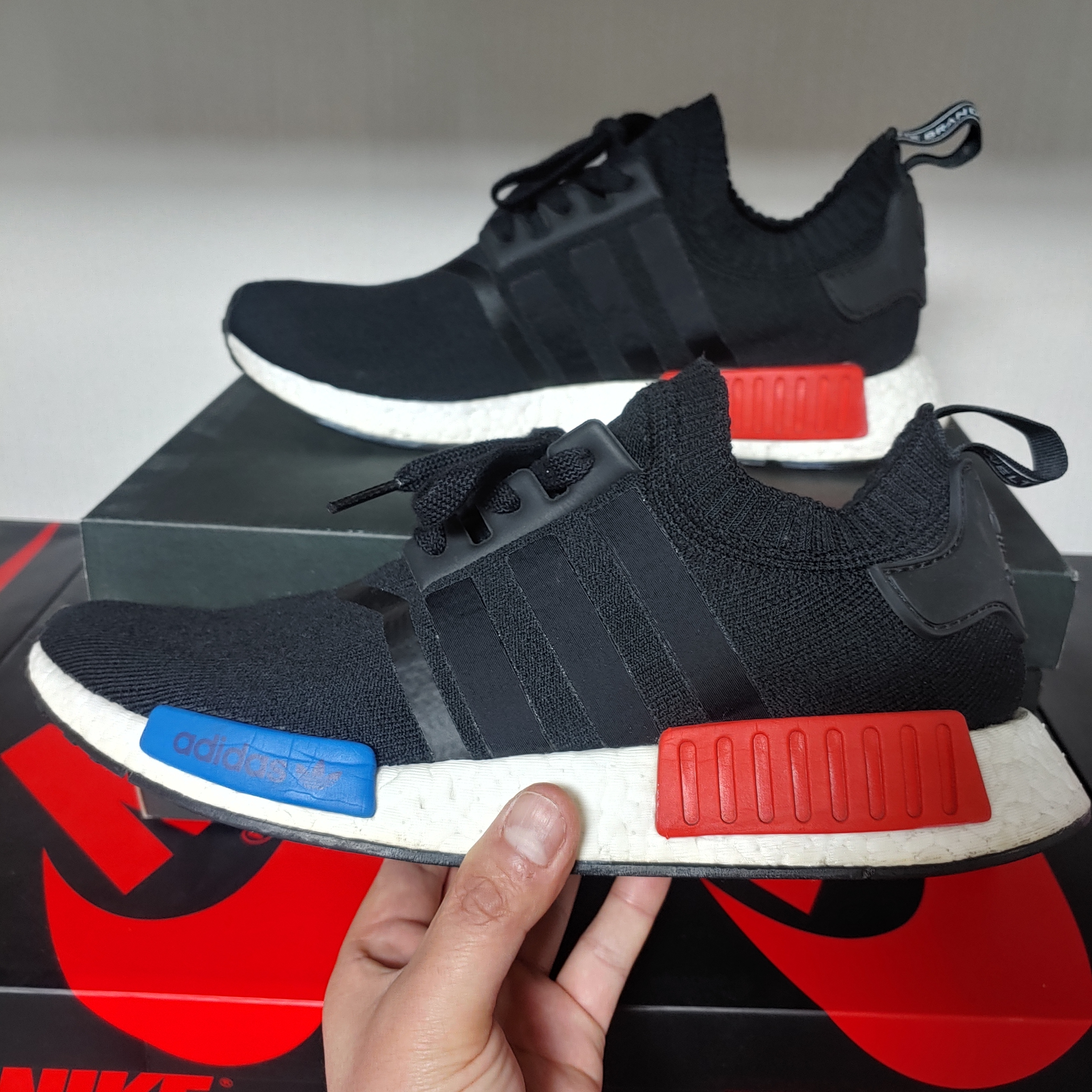 Adidas NMD R1 Core Black Lush Red (2015/2017) 착용 스타일 - 2