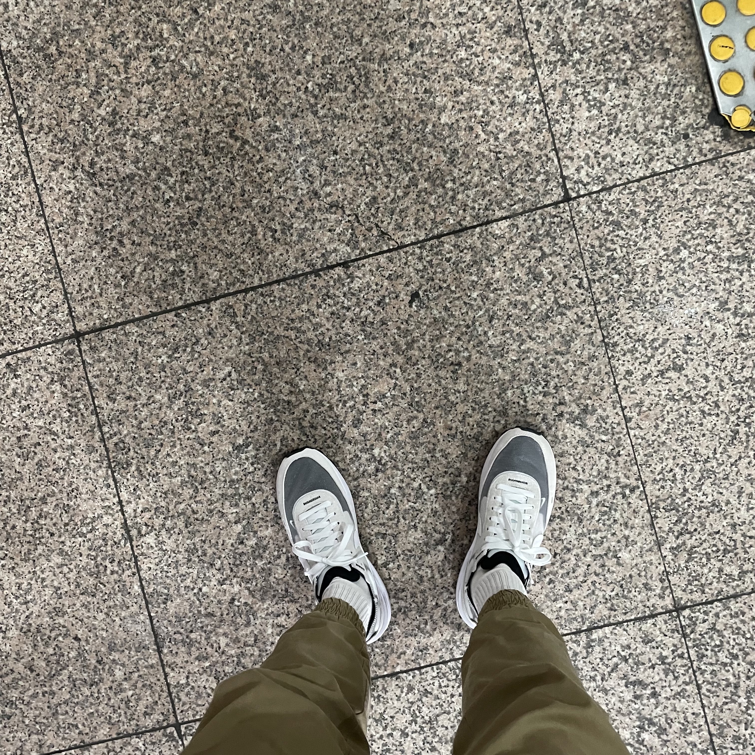 Nike Waffle One Infinite Lilac 착용 스타일