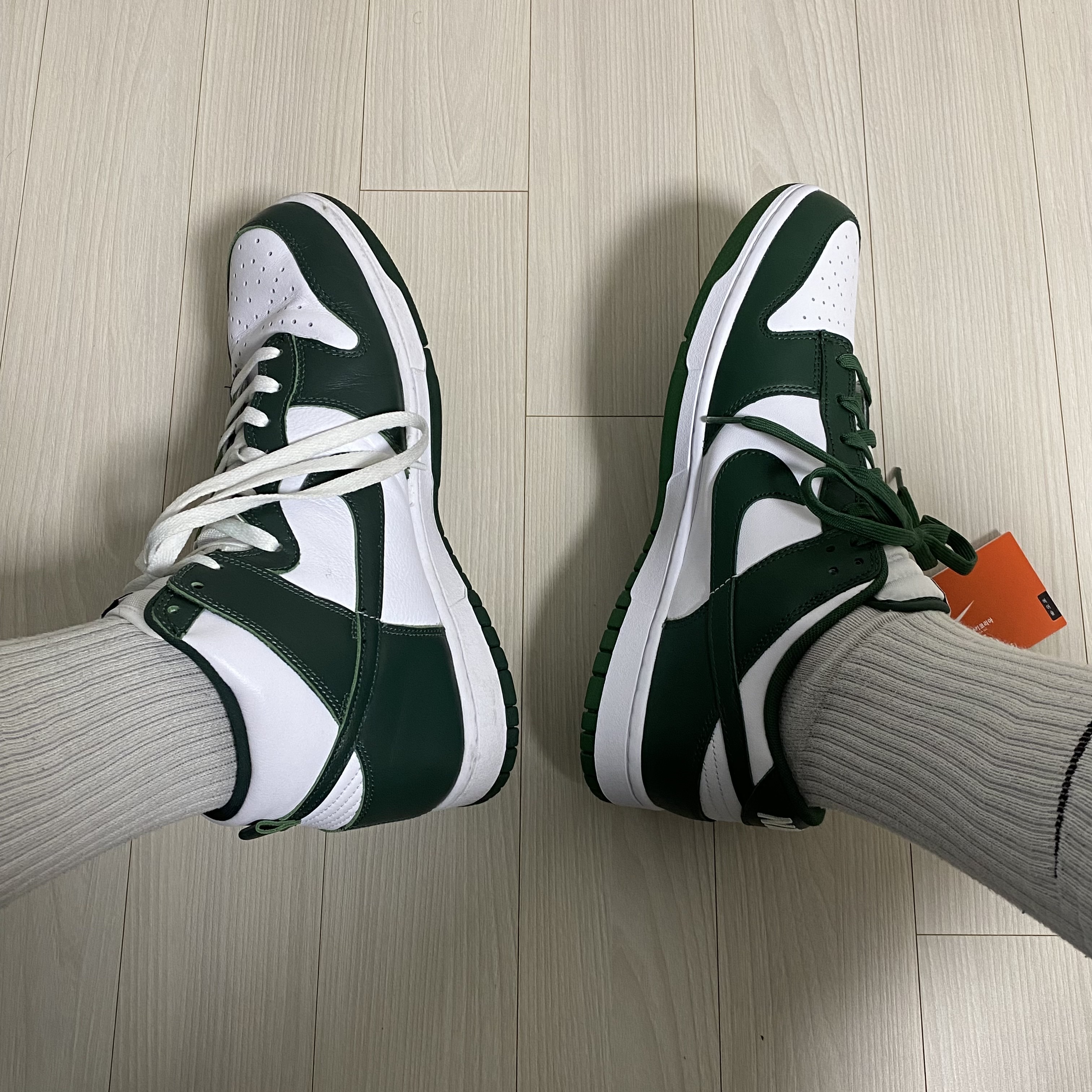 Nike Dunk Low Retro Varsity Green, Nike Dunk High SP Spartan Green 착용 스타일 - 3