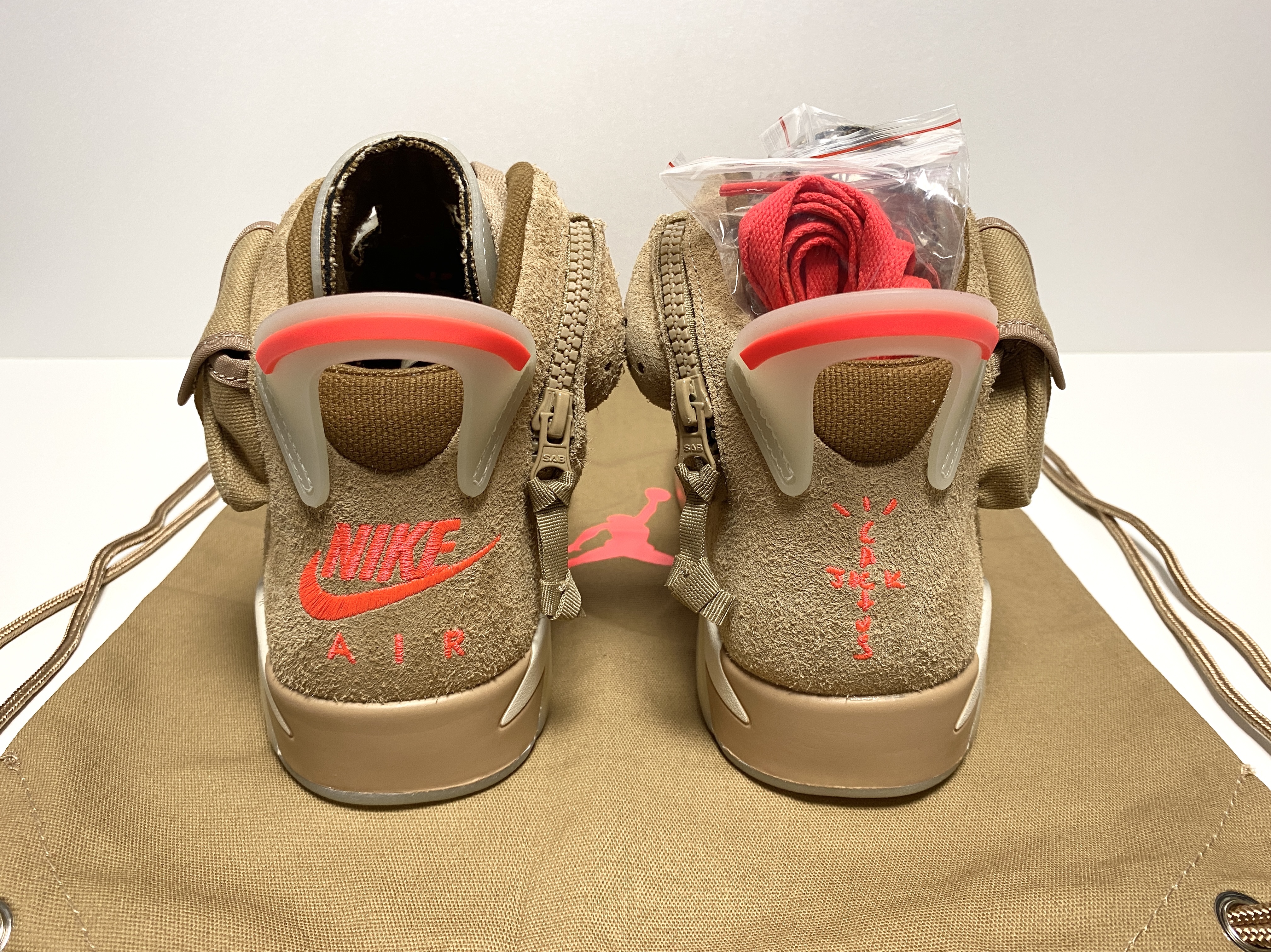 Jordan 6 x Travis Scott Retro SP British Khaki 착용 스타일 - 3