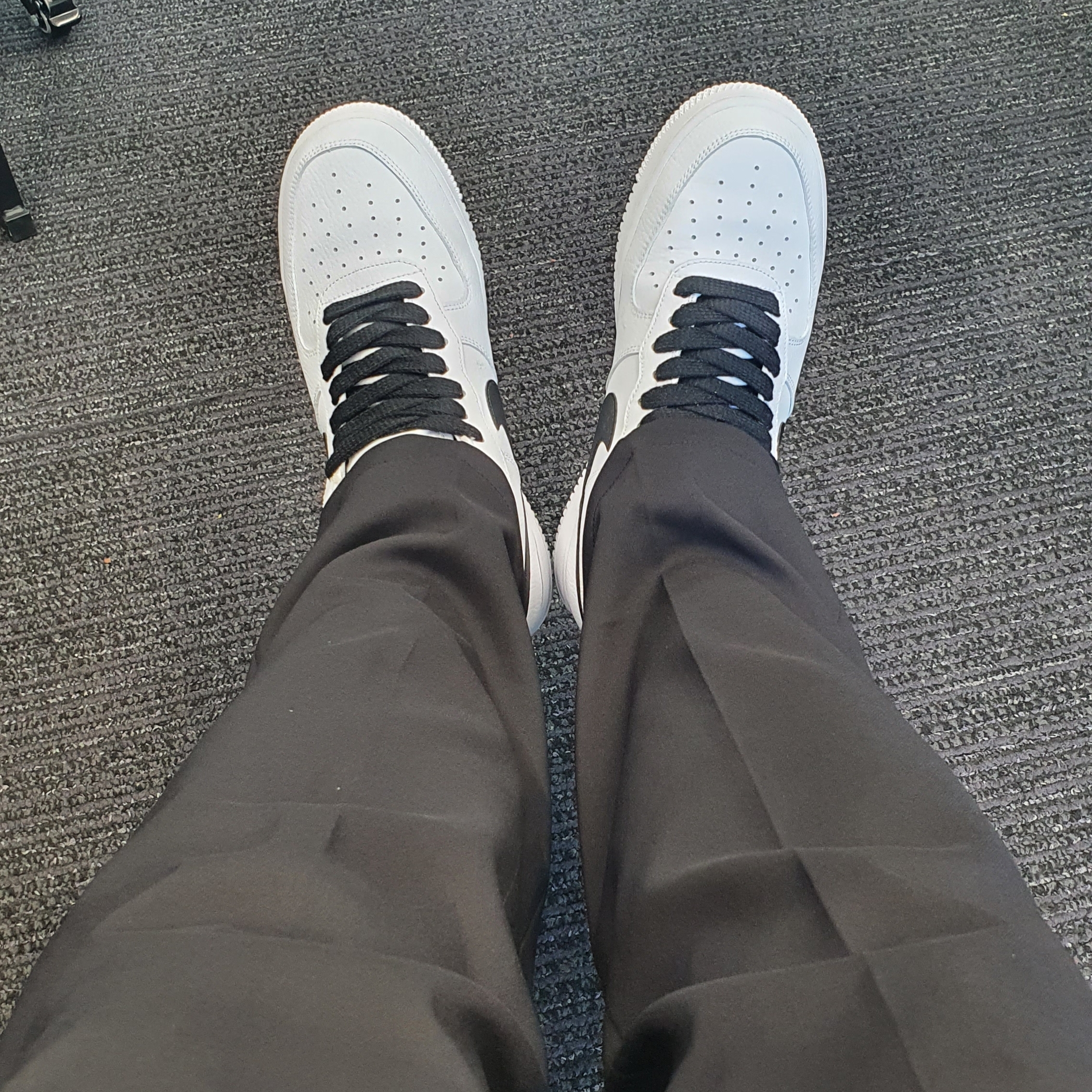 (W) Nike Air Force 1 '07 Low White Black 착용 스타일 - 3