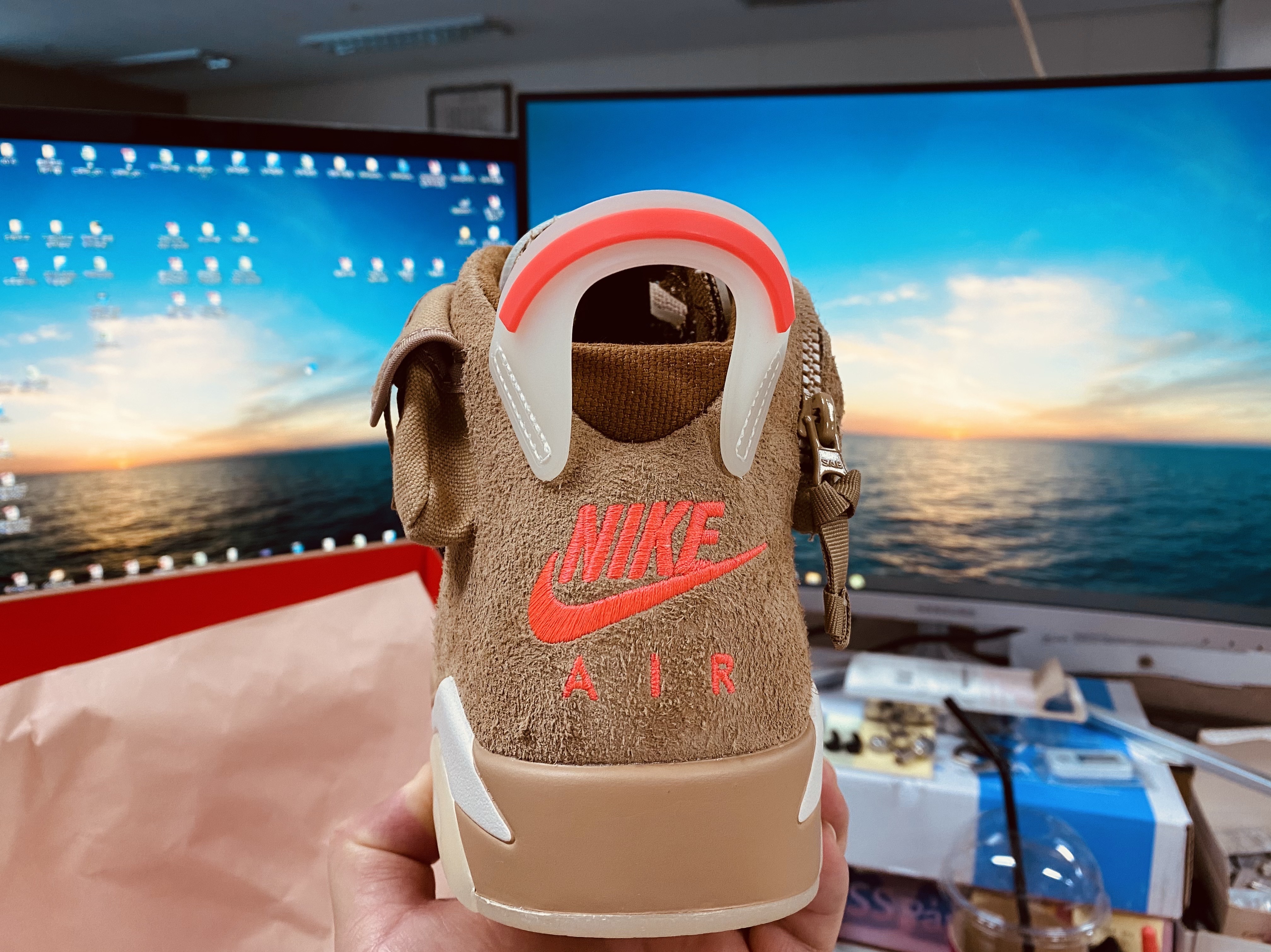 Jordan 6 x Travis Scott Retro SP British Khaki 착용 스타일
