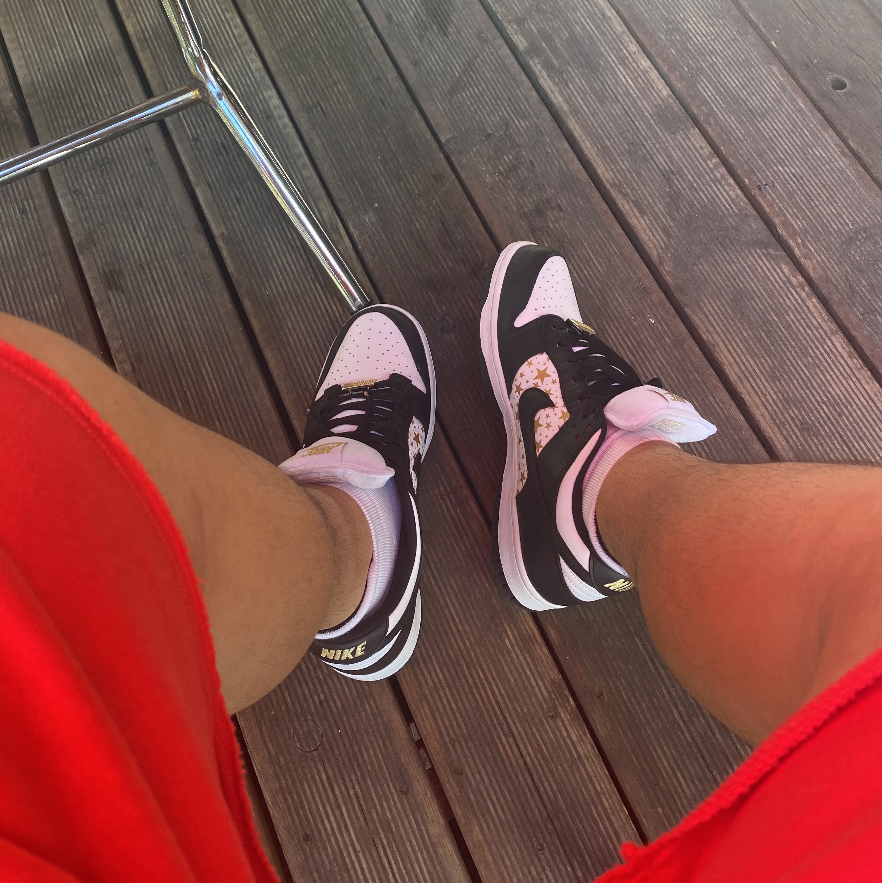Nike x Supreme SB Dunk Low Black 착용 스타일