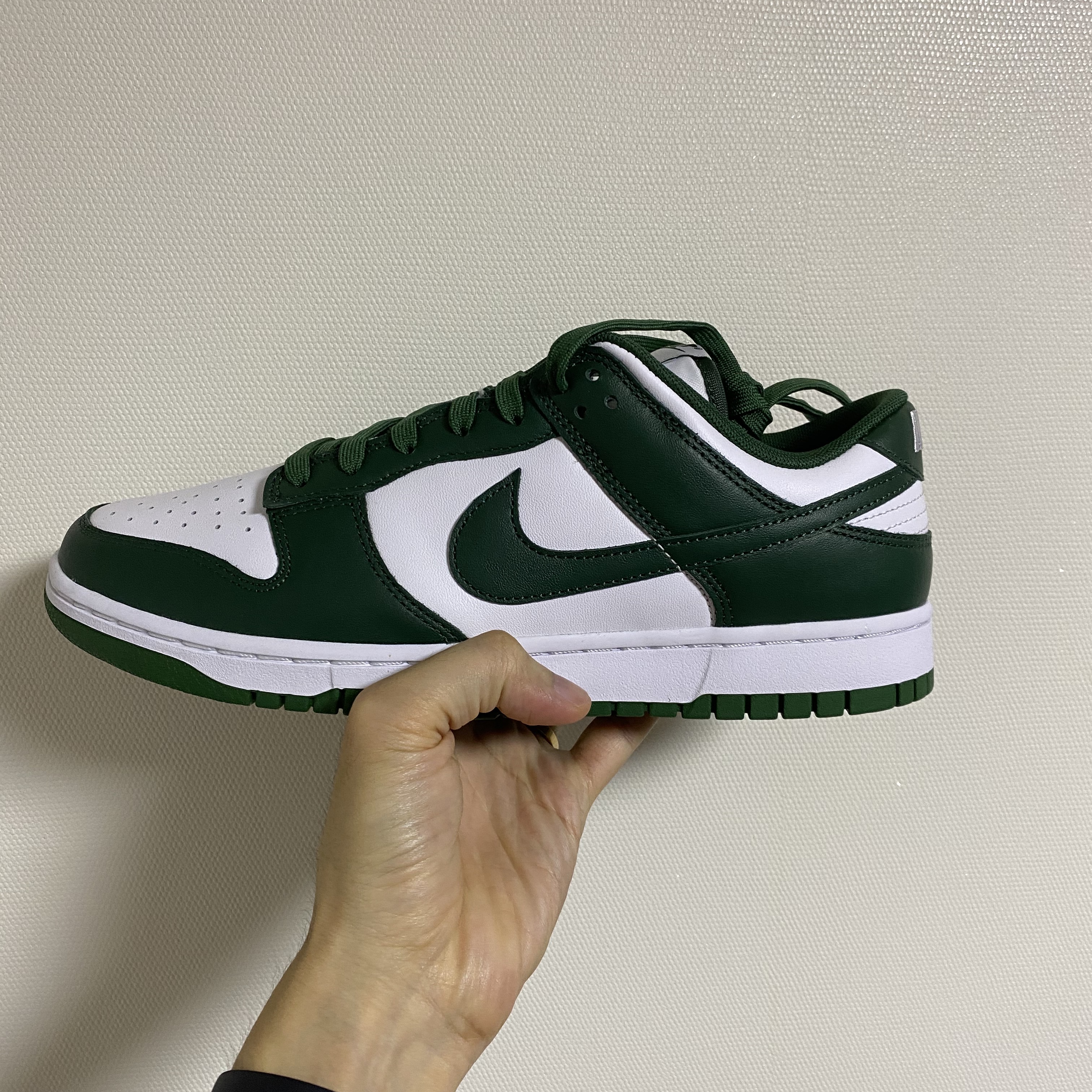 Nike Dunk Low Retro Varsity Green 착용 스타일
