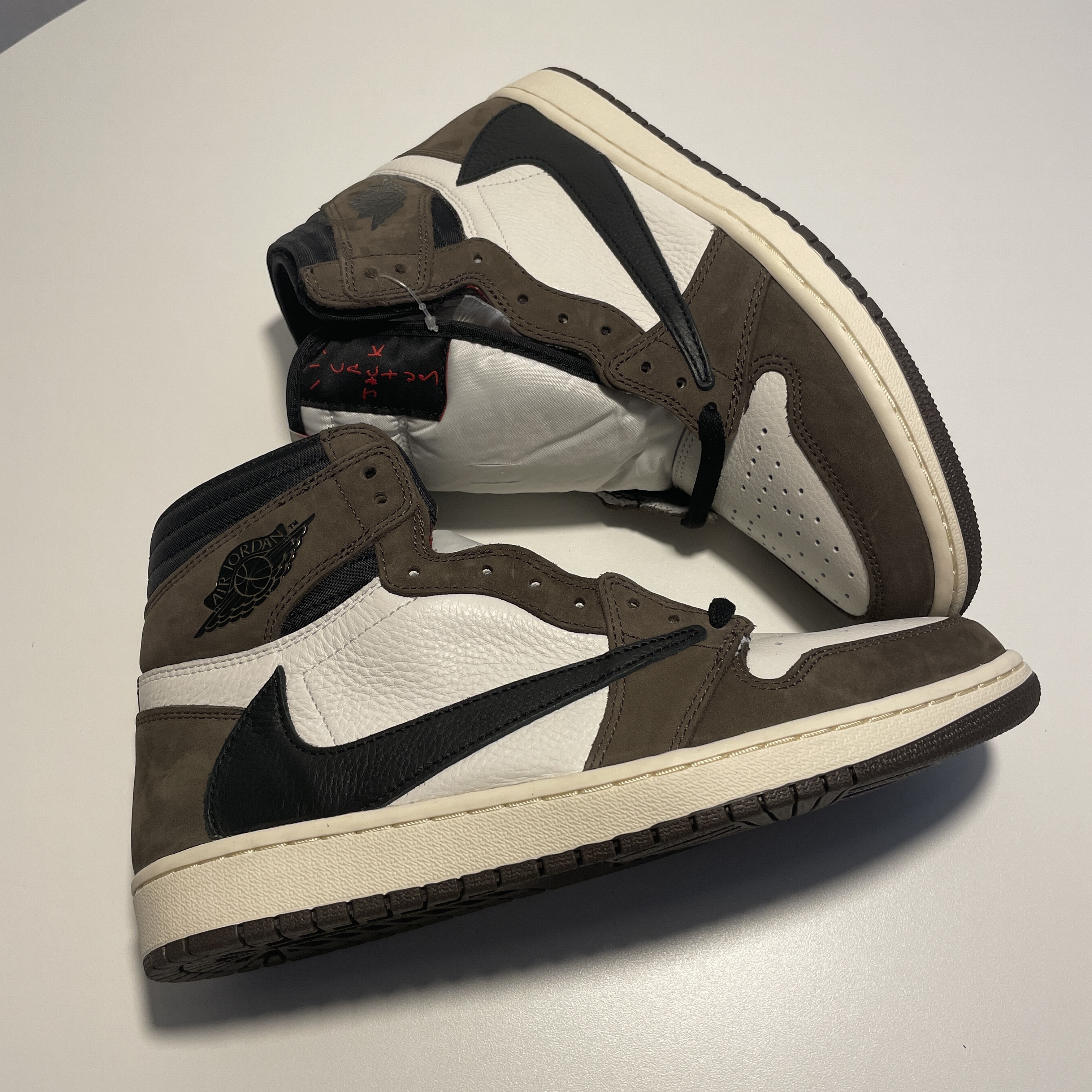 Jordan 1 x Travis Scott Retro High OG SP Mocha 착용 스타일