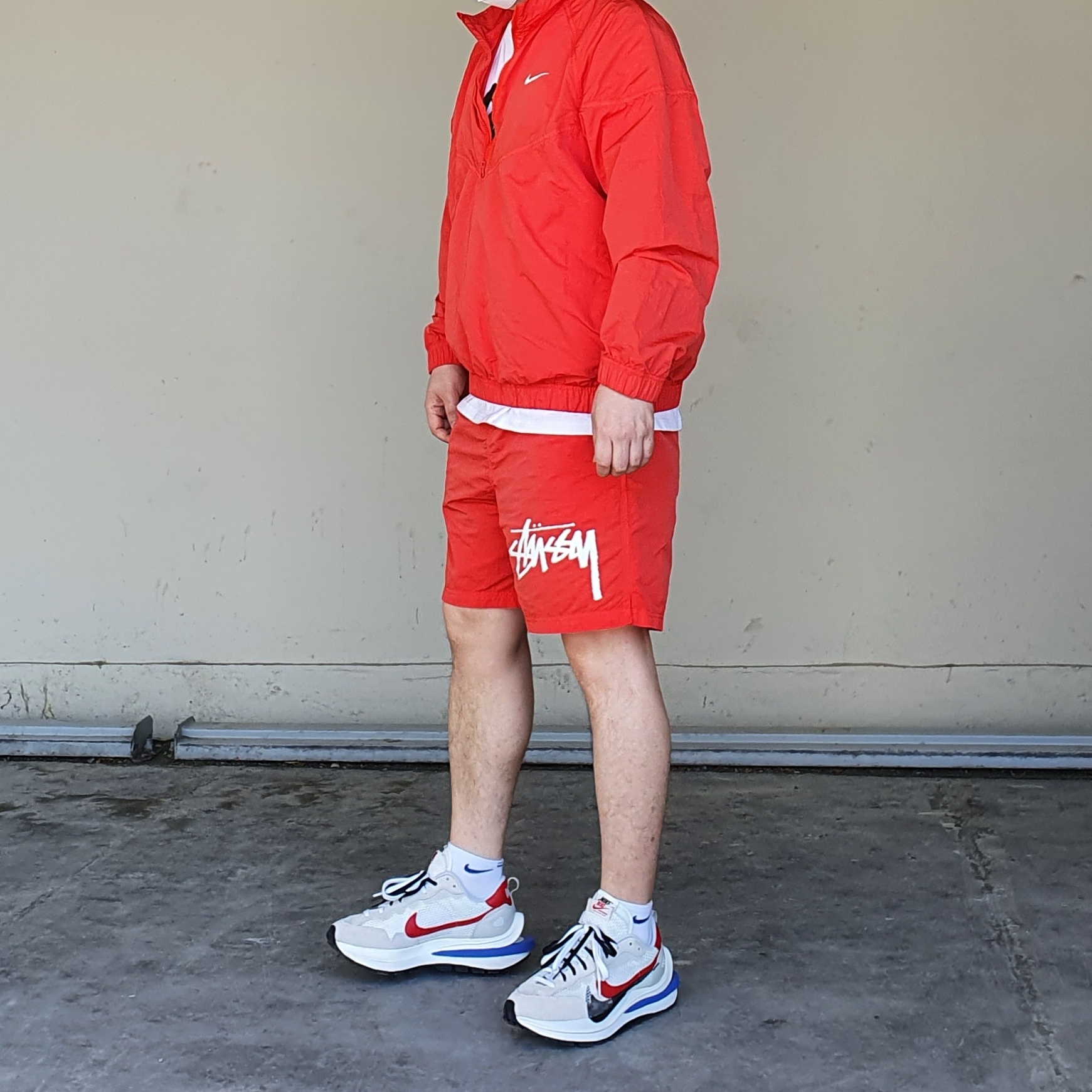 Nike x Stussy Windrunner Jacket Habanero Red, Nike x Stussy Water Shorts Habanero Red 착용 스타일 - 3