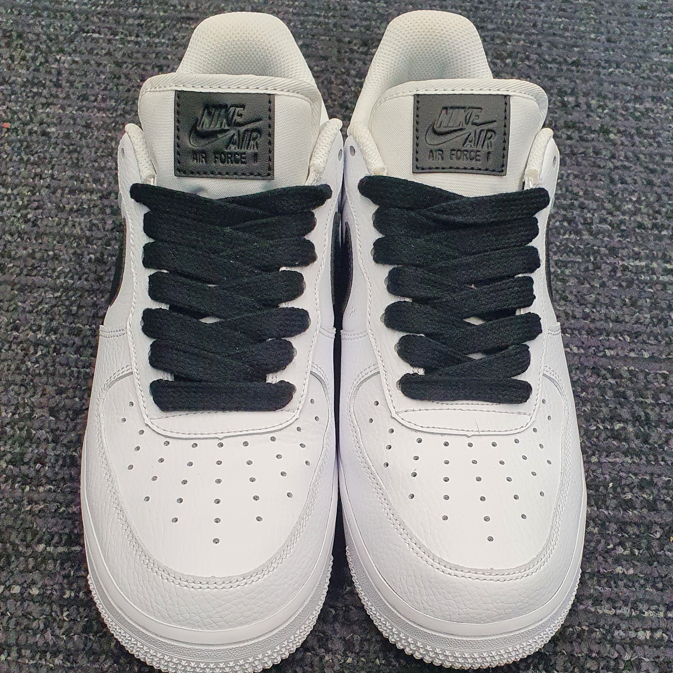 (W) Nike Air Force 1 '07 Low White Black 착용 스타일 - 2
