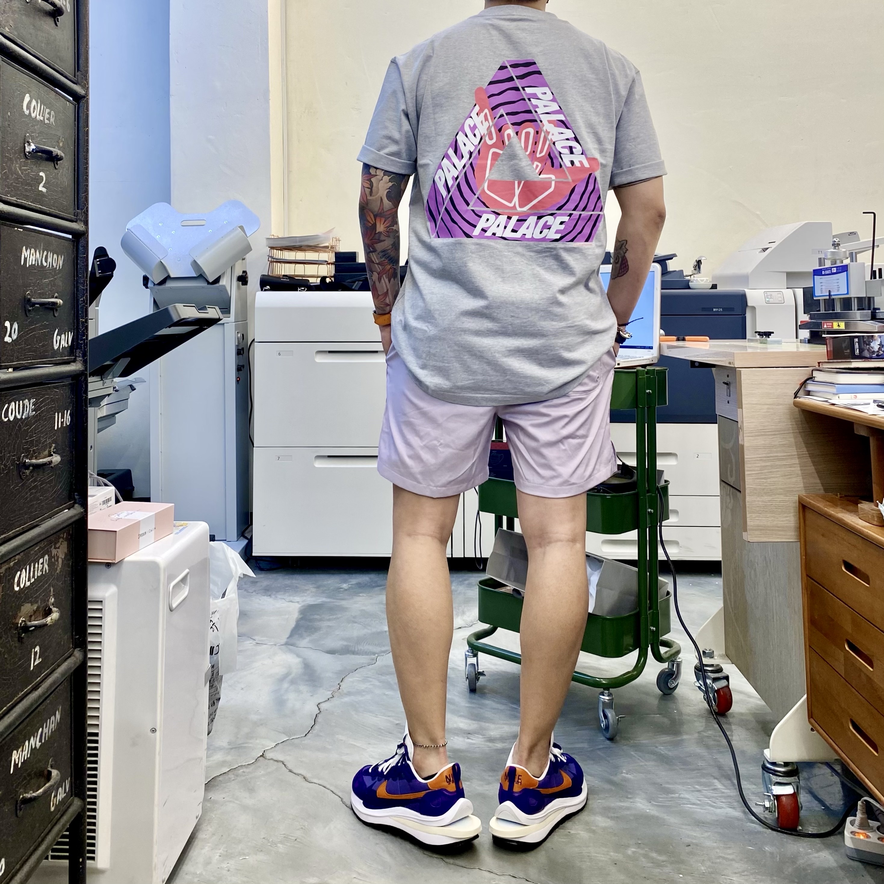 Nike x Sacai VaporWaffle Dark Iris, Palace Tri-Zooted Shakka T-Shirt Grey Marl - 20FW 착용 스타일 - 3