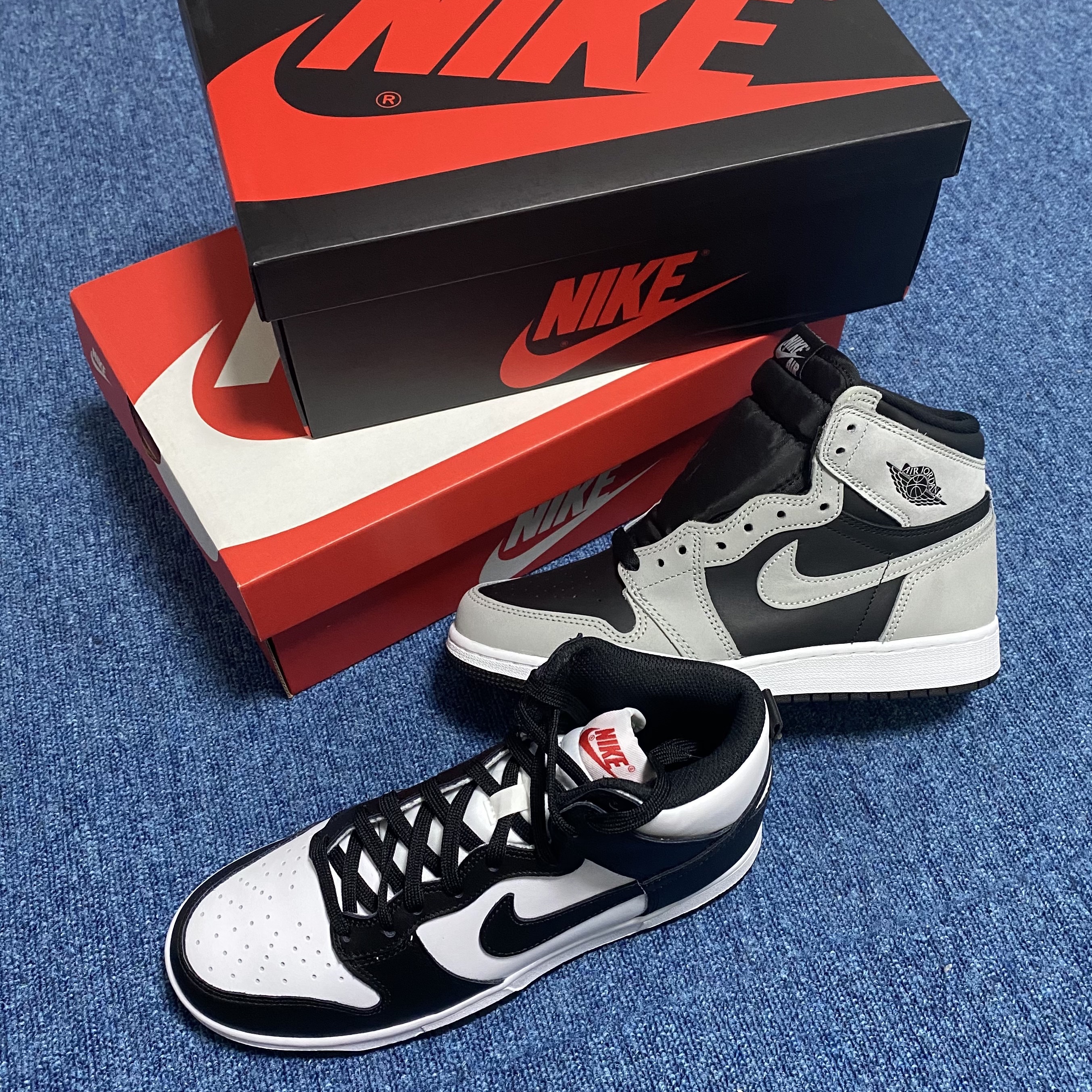 (GS) Jordan 1 Retro High OG Shadow 2.0, (W) Nike Dunk High Black and White 착용 스타일