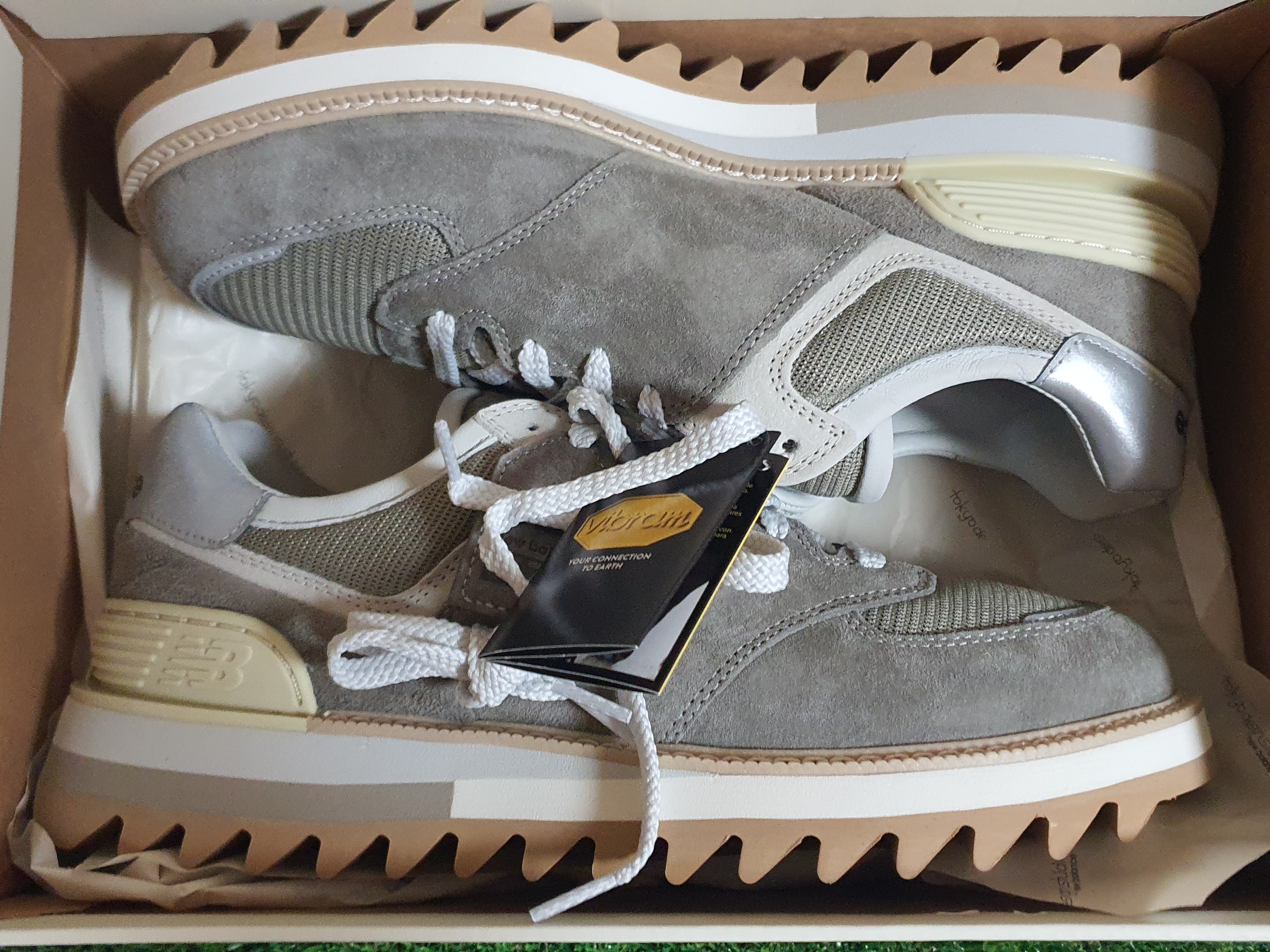 New Balance x Tokyo Design Studio 574 Grey Dune 착용 스타일 - 2